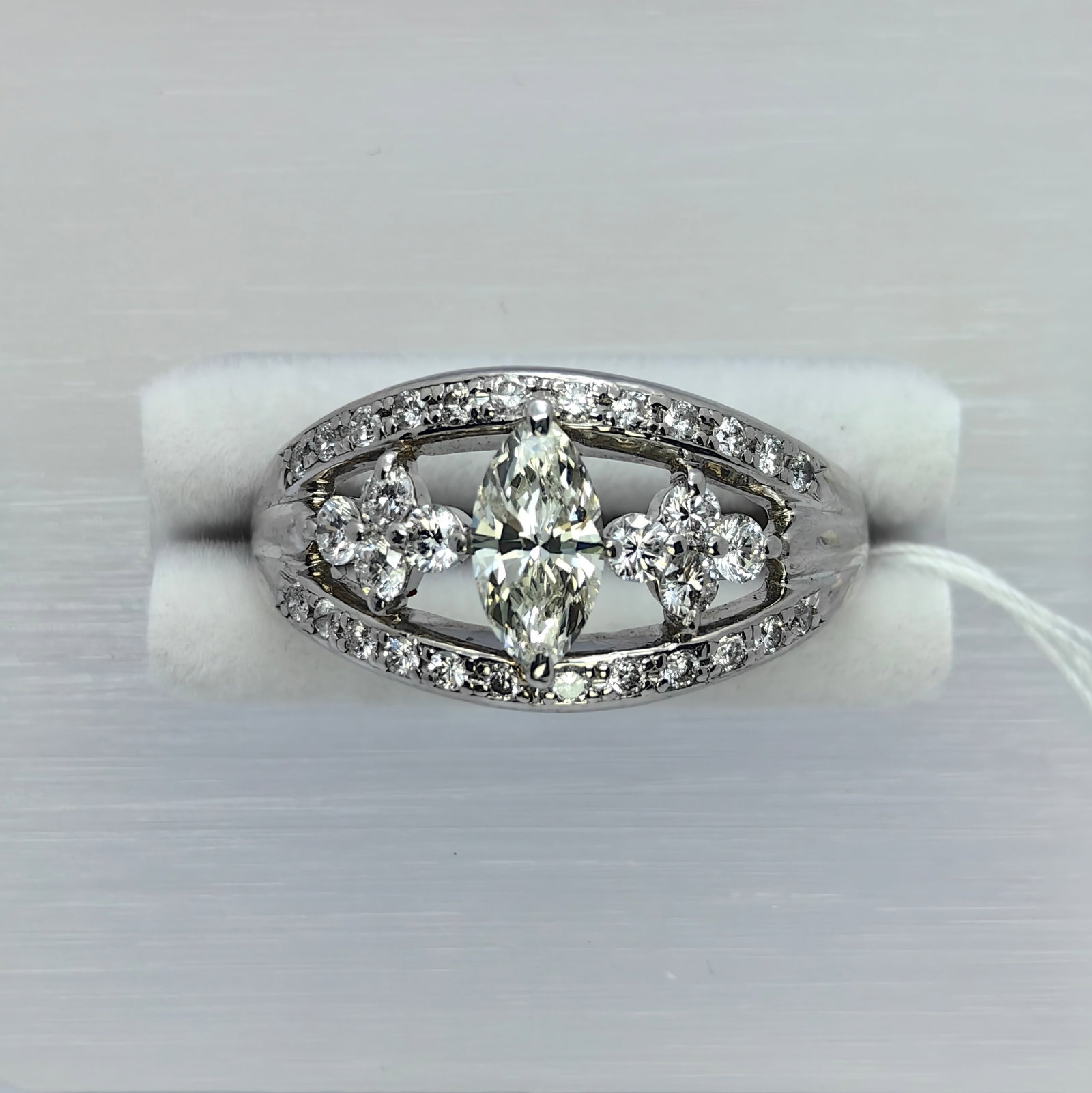 Pt900 Diamond Ring: Type: Ring Metal:Platinum Diamond:0.582ct Diamond:0.58ct Size:7(US) Signed By: N/A