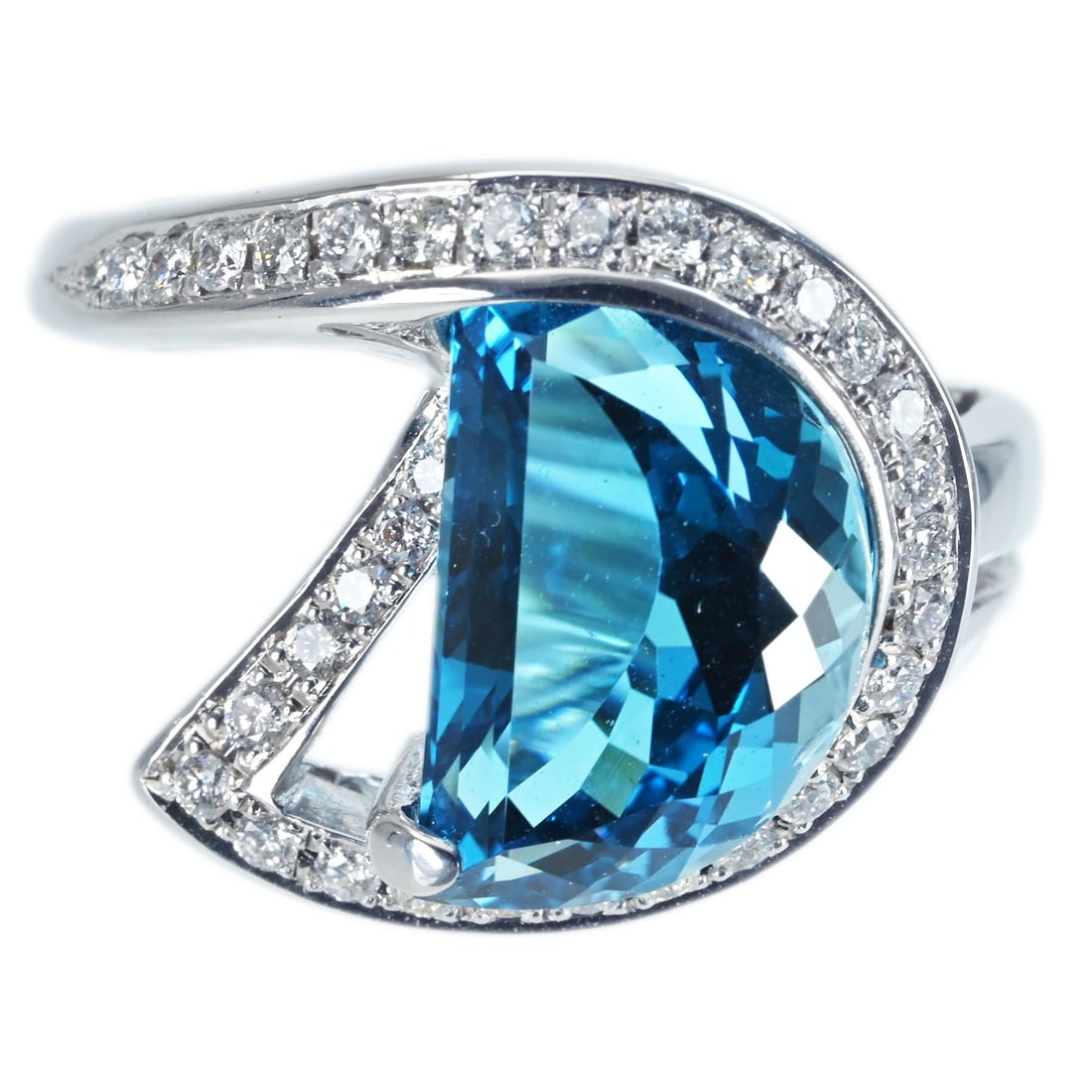 K18WG BLUE TOPAZ RING (1 of 4)