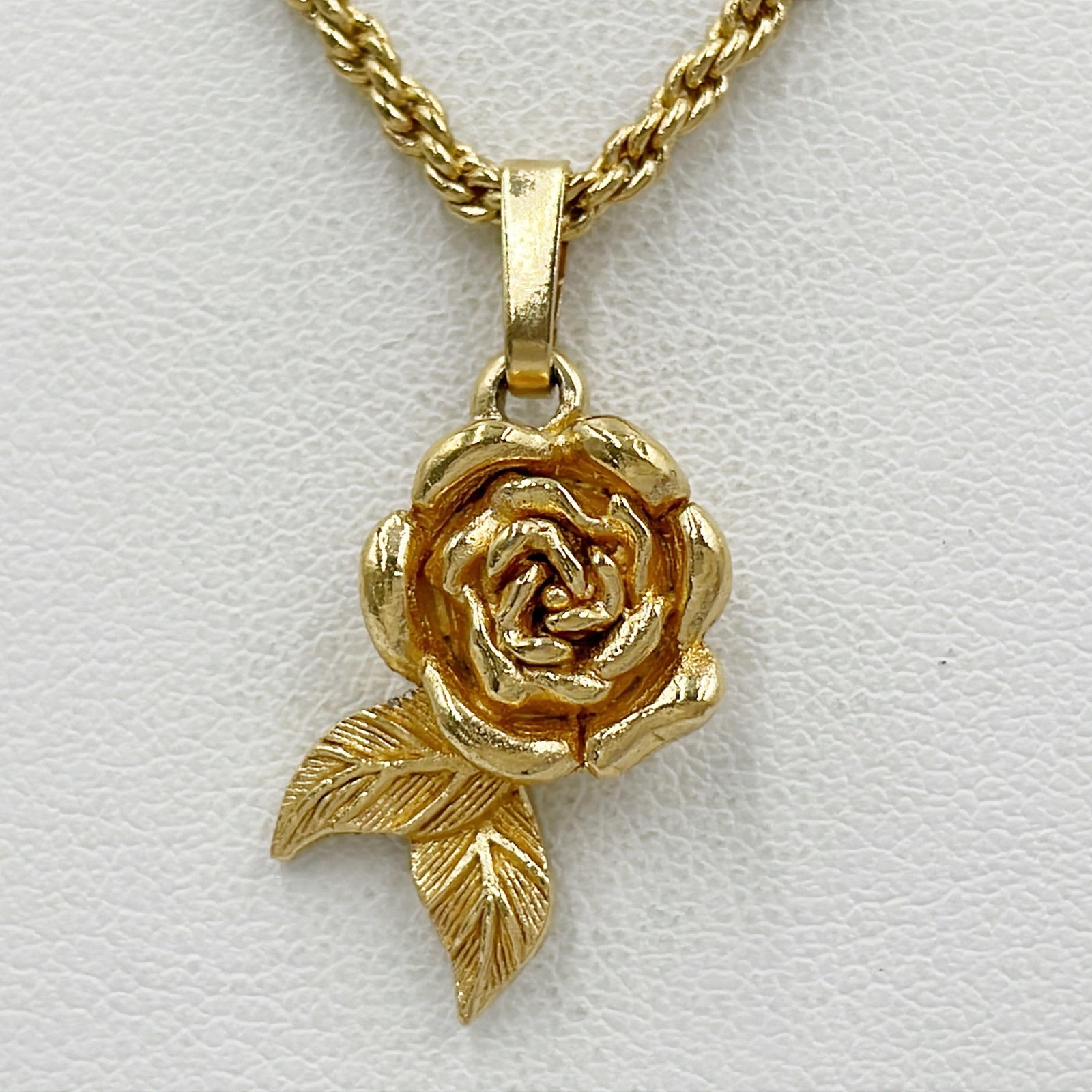 DIOR GP Gold rose Necklace: Brand:Christian Dior Type: Necklace Metal:Matel