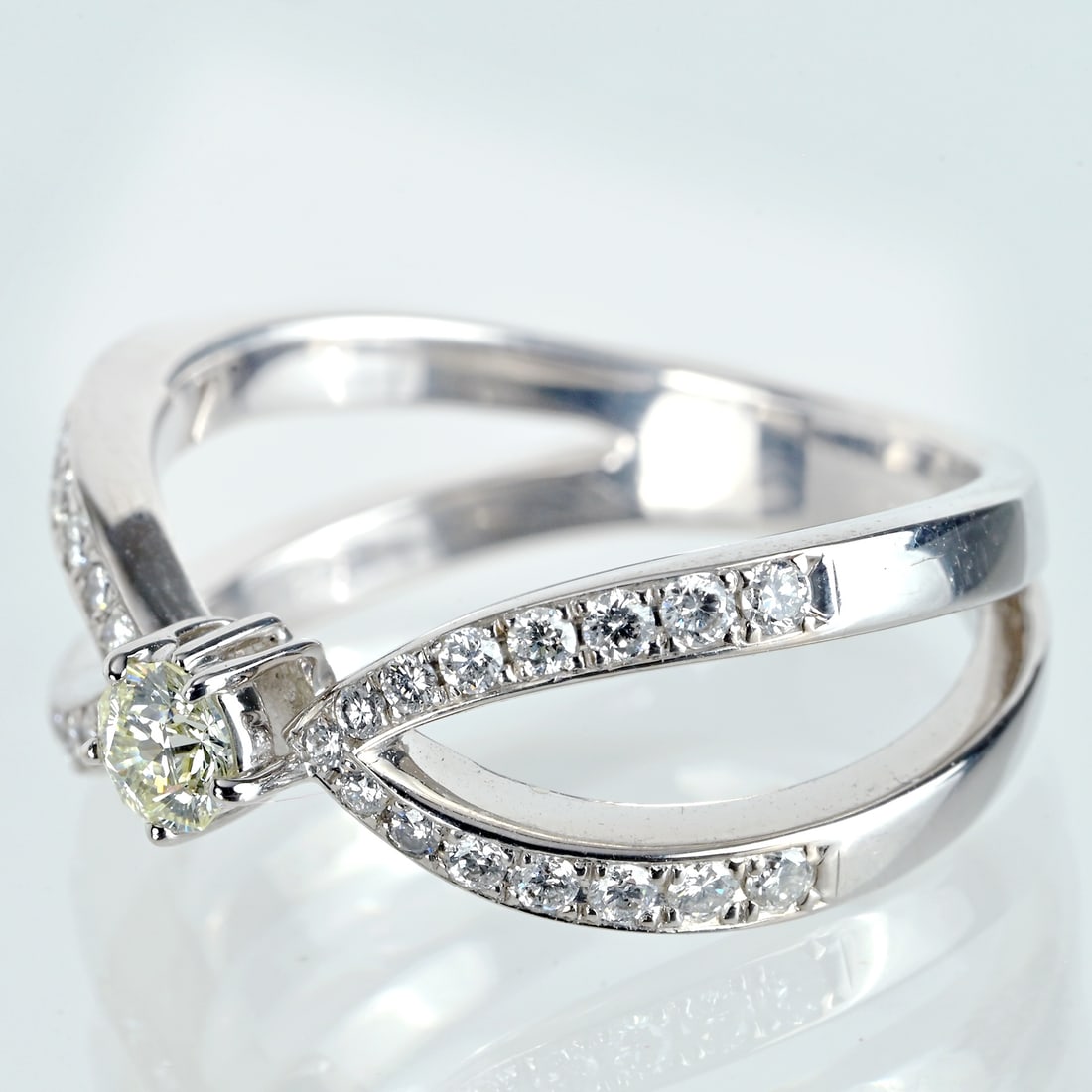 18K Diamond Ring: Type: Ring Metal:18K White Gold Diamond:0.044ct Size:6.5(US) Signed By: N/A