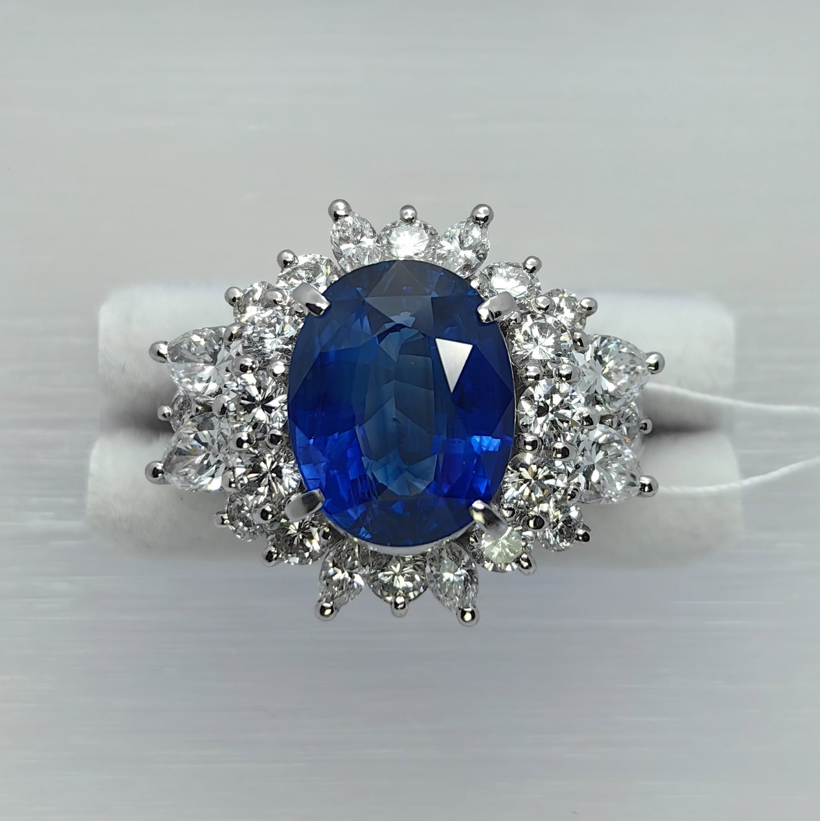 Pt900 Sri Lanker Royal Blue H Sapphire Diamond Ring: Type: Ring Metal:Platinum Sapphire:5.05ct Diamond:N/A Size:5.5(US) Signed By: N/A Additional Information: GRS