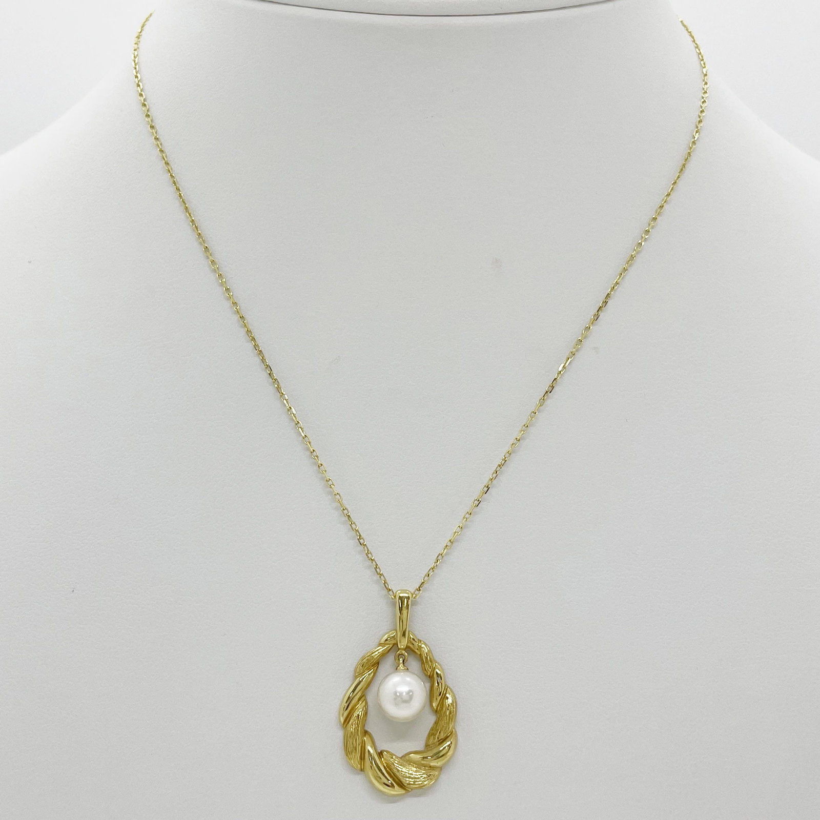MIKIMOTO Pearl Necklace: Type: Necklace Metal:K18 Yellow Gold Pearl:7.3mm Size:42cm Signed By: M