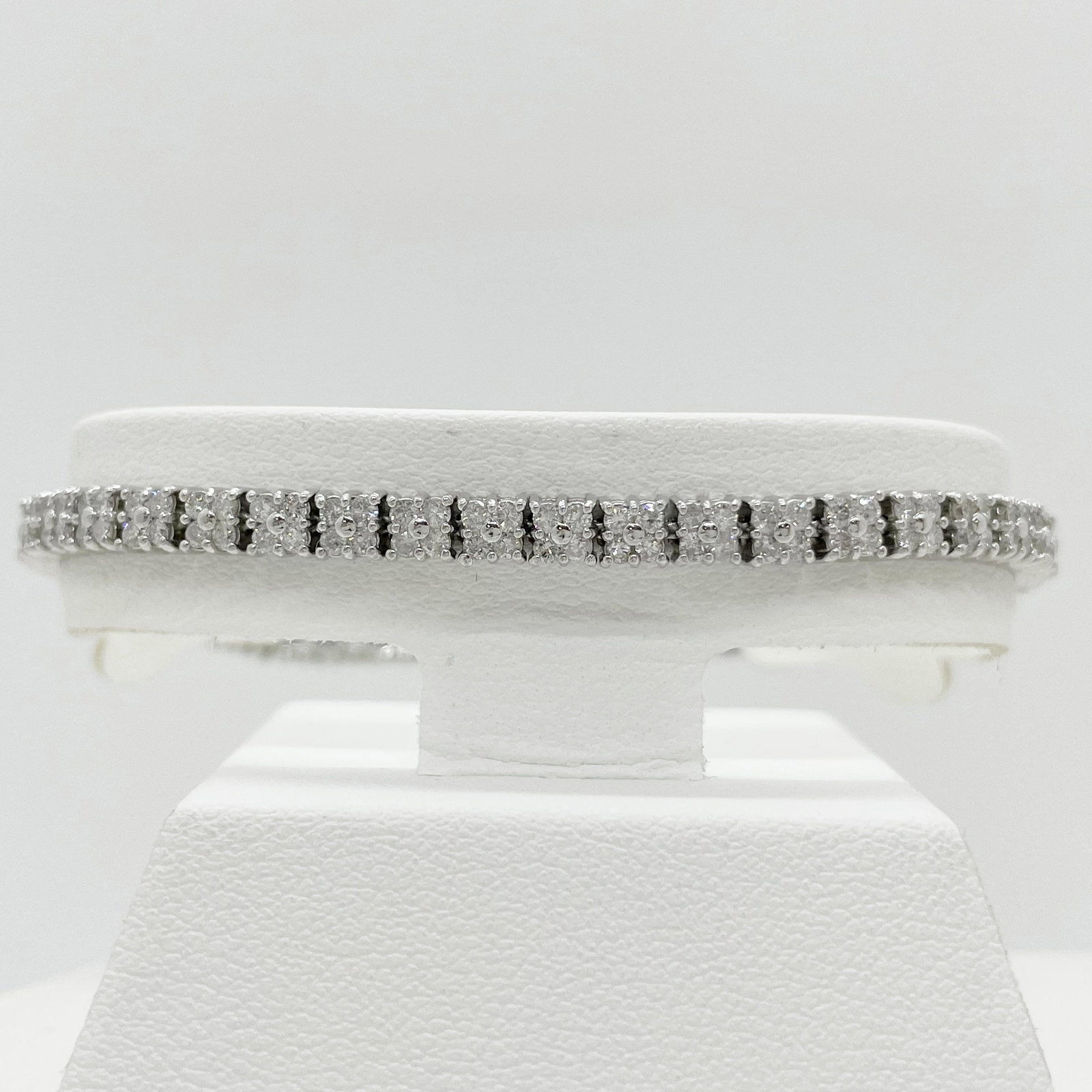 Pt850 Diamond Bracelet: Type: Bracelet Metal:Platinum Diamond:3.00ct Size:17.5cm Signed By: N/A