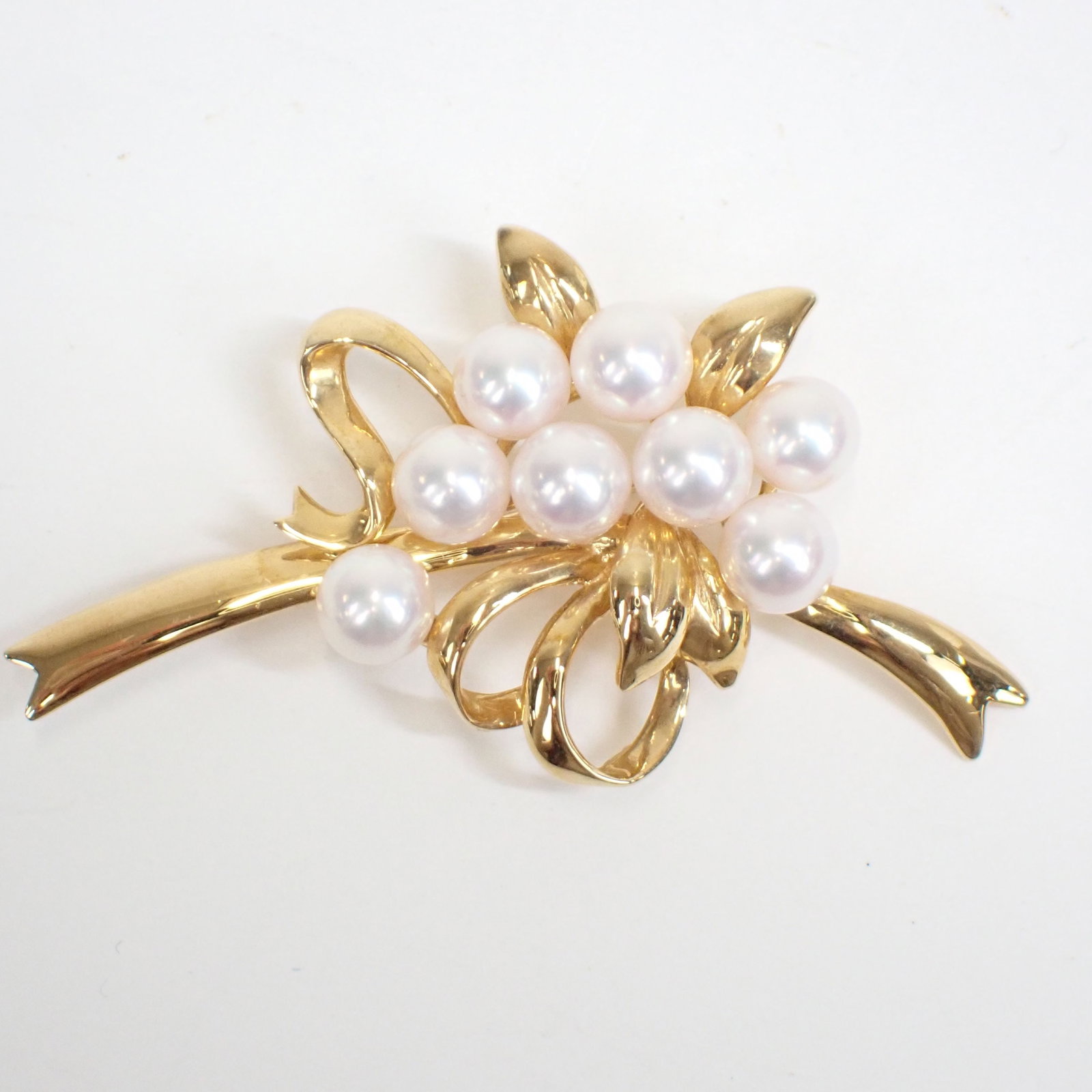 K18 Tasaki 6.4mm Akoya Pearl Brooch: Type: Brooch Metal:K18 Yellow Gold Diamond:N/A Size:N/A Signed By: Tasaki