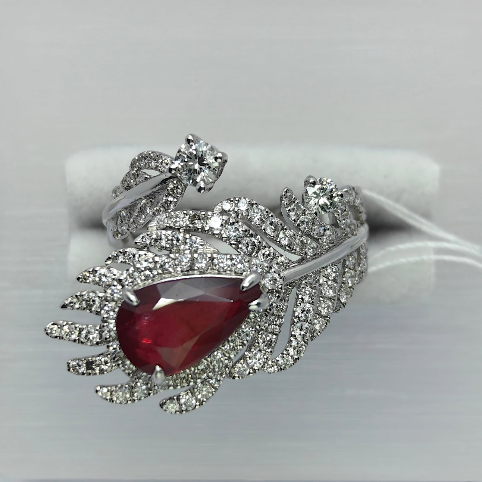 K18 Mozambique Ruby Red Diamond Ring: Type: Ring Metal:18K White Gold Diamond:0.89ct Size:6.5(US) Signed By: N/A Additional Information: GRS