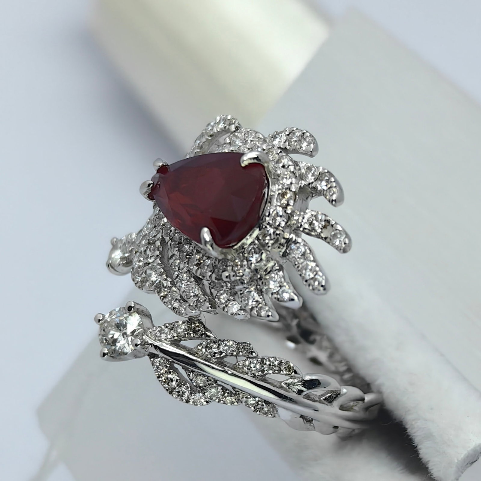K18 Mozambique Ruby Red Diamond Ring - 2