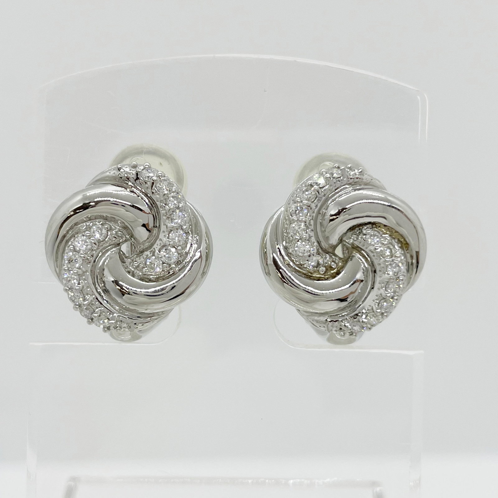 Pt900 Diamond Earring: Type: Earring Metal:Platinum Diamond:0.40ct Size:N/A Signed By: N/A