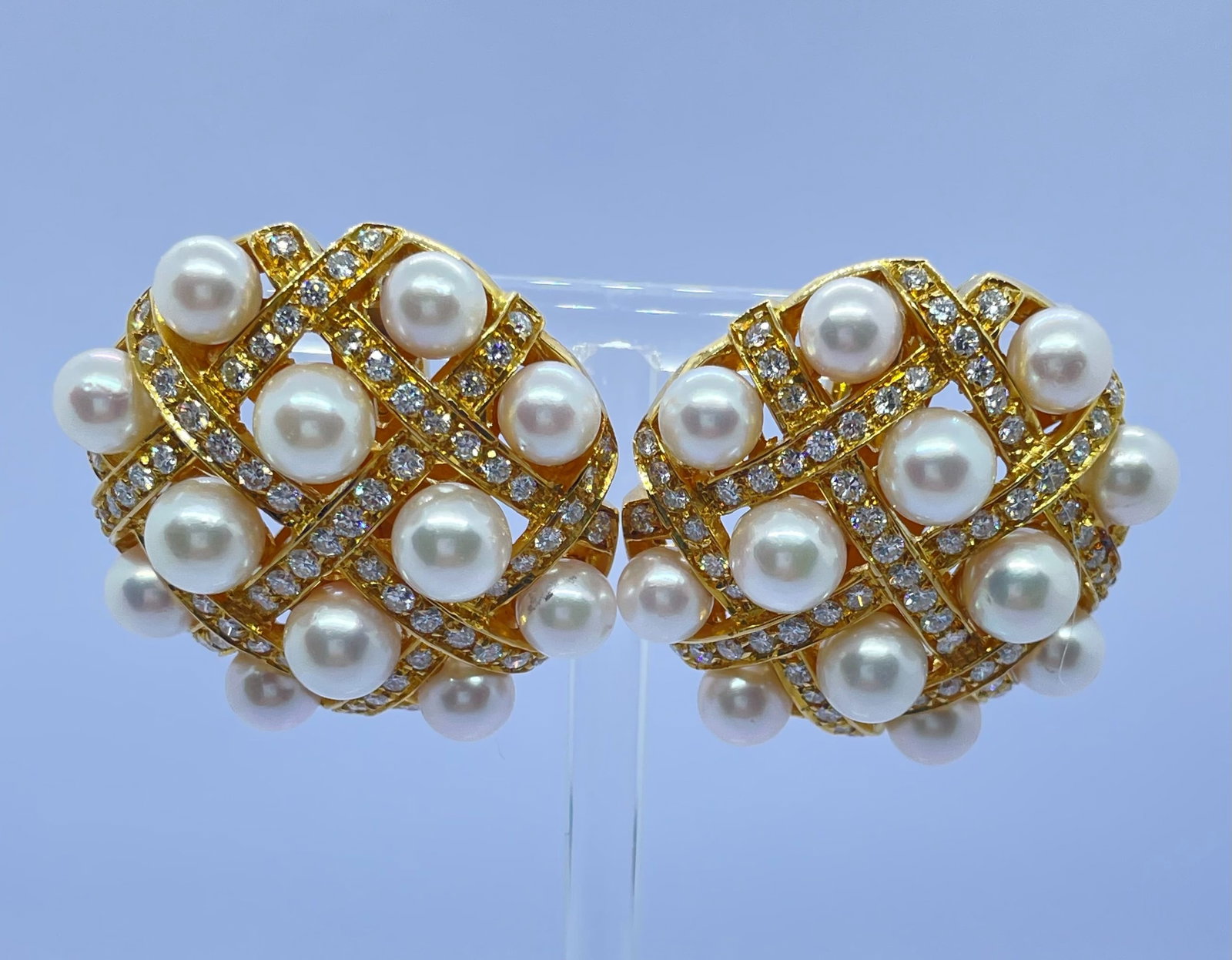 6.3-5.5mm Akoya Pearl K18 Diamond Earring: Type: Earring Metal:18K Diamond: approximately 4.26ct Size:N/A Signed By:N/A