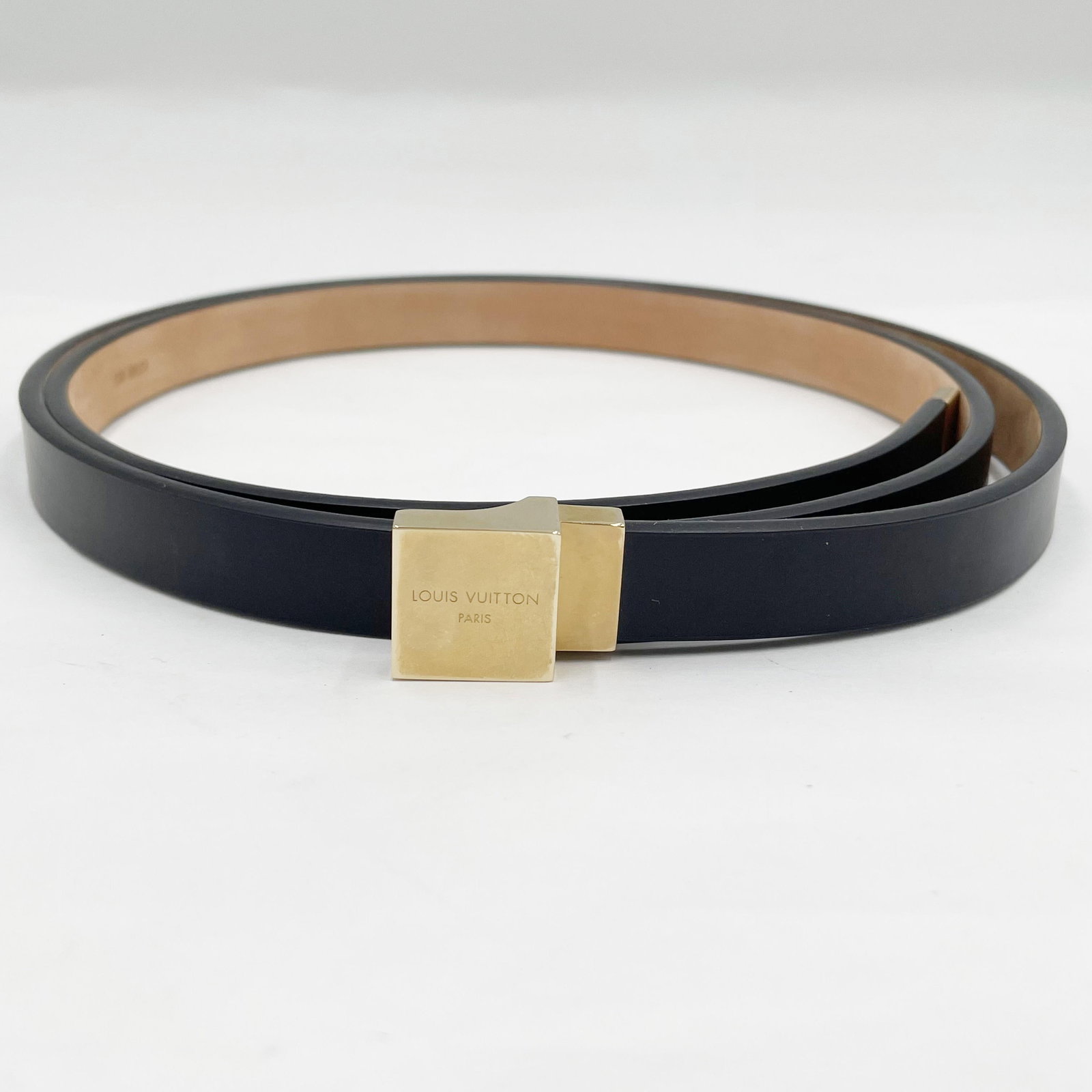 LOUIS VUITTON Santulle Carre Belt: Brand:LOUIS VUITTON Model No.:LW0020 Sizs:104cm*1.5cm Material:Leather Color:Black Accessories:N/A