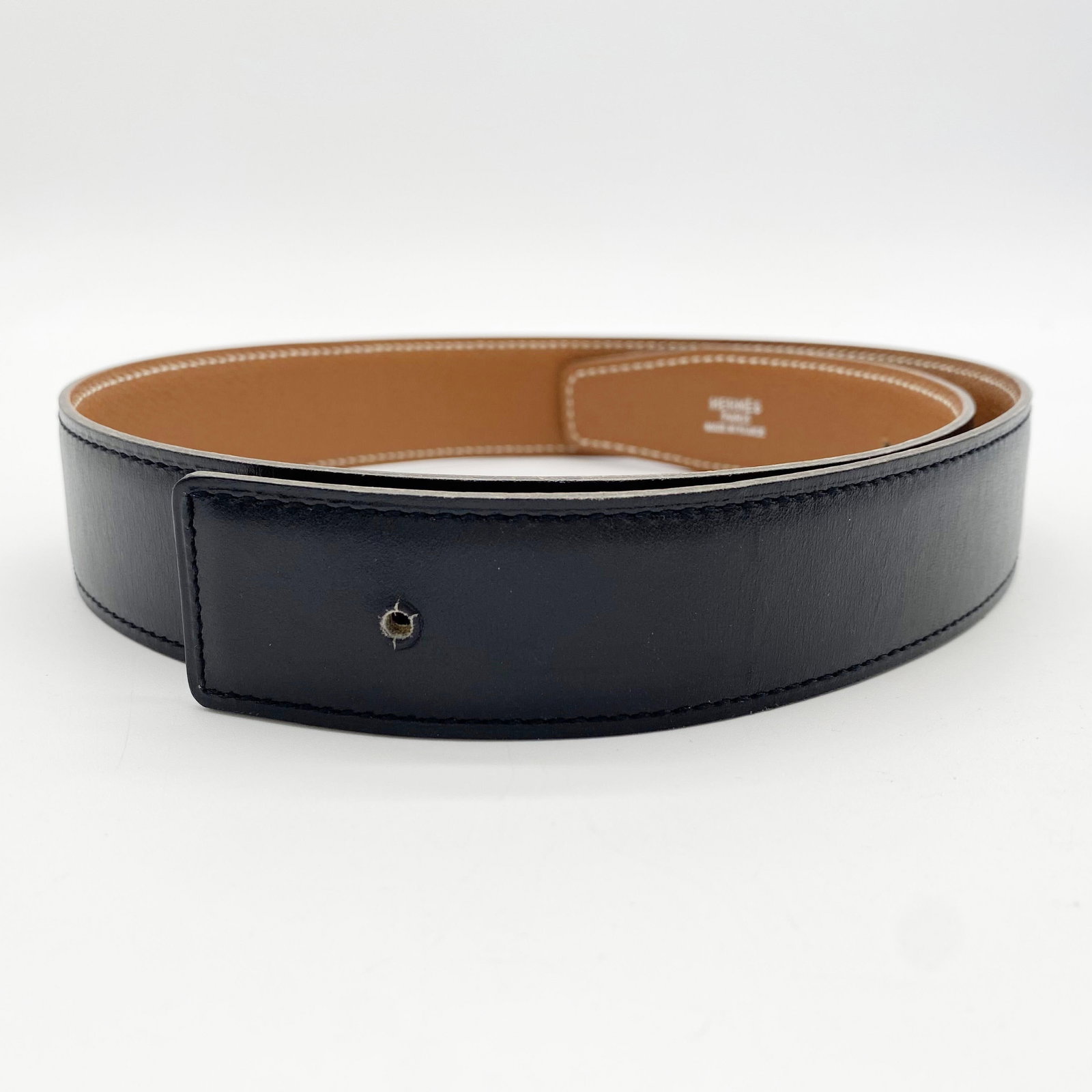 HERMES Reversible Leather Belt: Item Name: HERMES Reversible Leather Belt Brand:Hermes Model No.:H073967CAAA075 Year:B 1998YR Sizs:32mm*65cm Material:Togo Calfskin Color:Noir/Gold Accessories:N/A