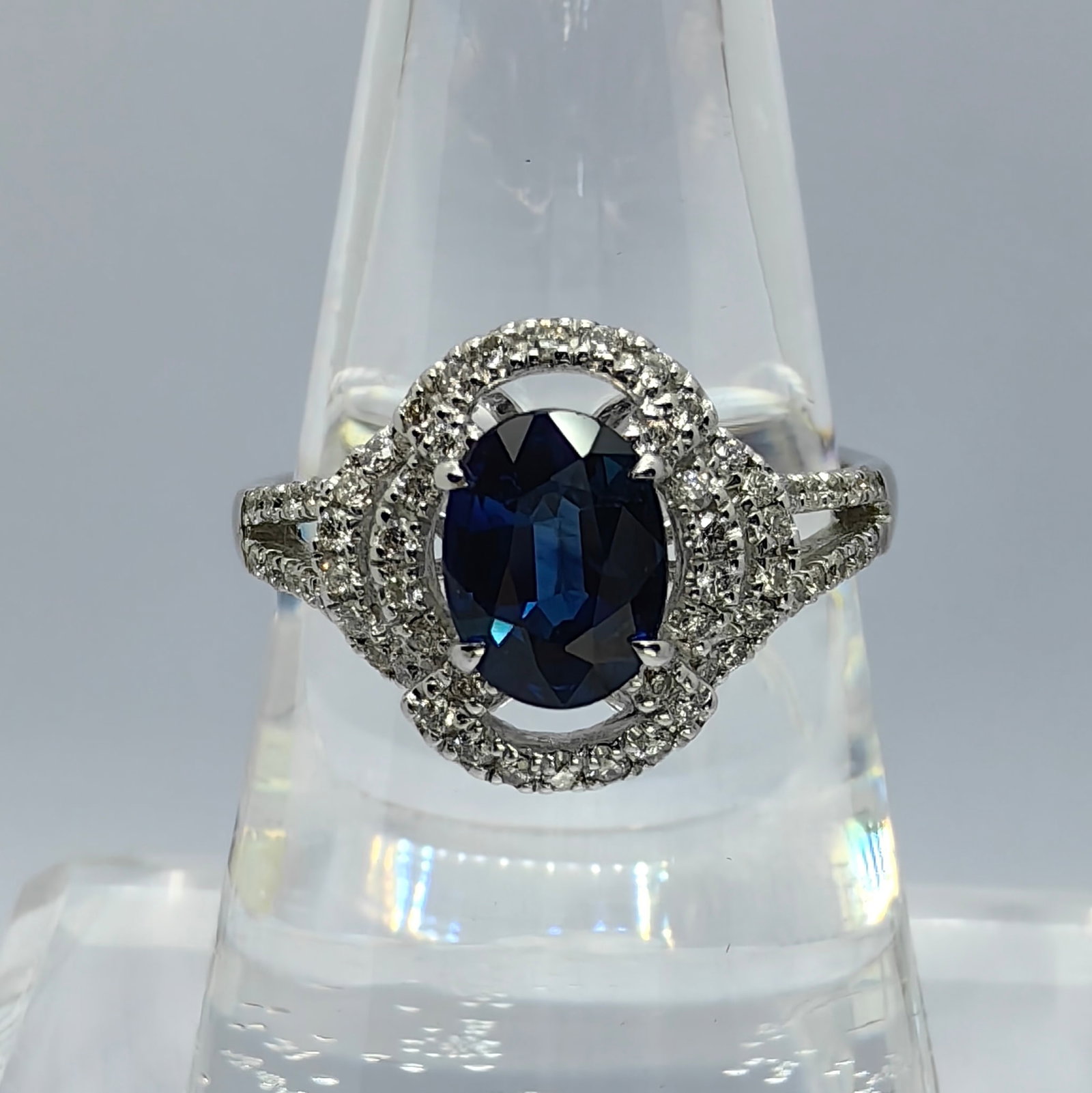 18K Sapphire Diamond Ring: Type: Ring Metal:18K White Gold Ruby:0.76ct Diamond:0.44ct Size:7(US) Signed By: N/A