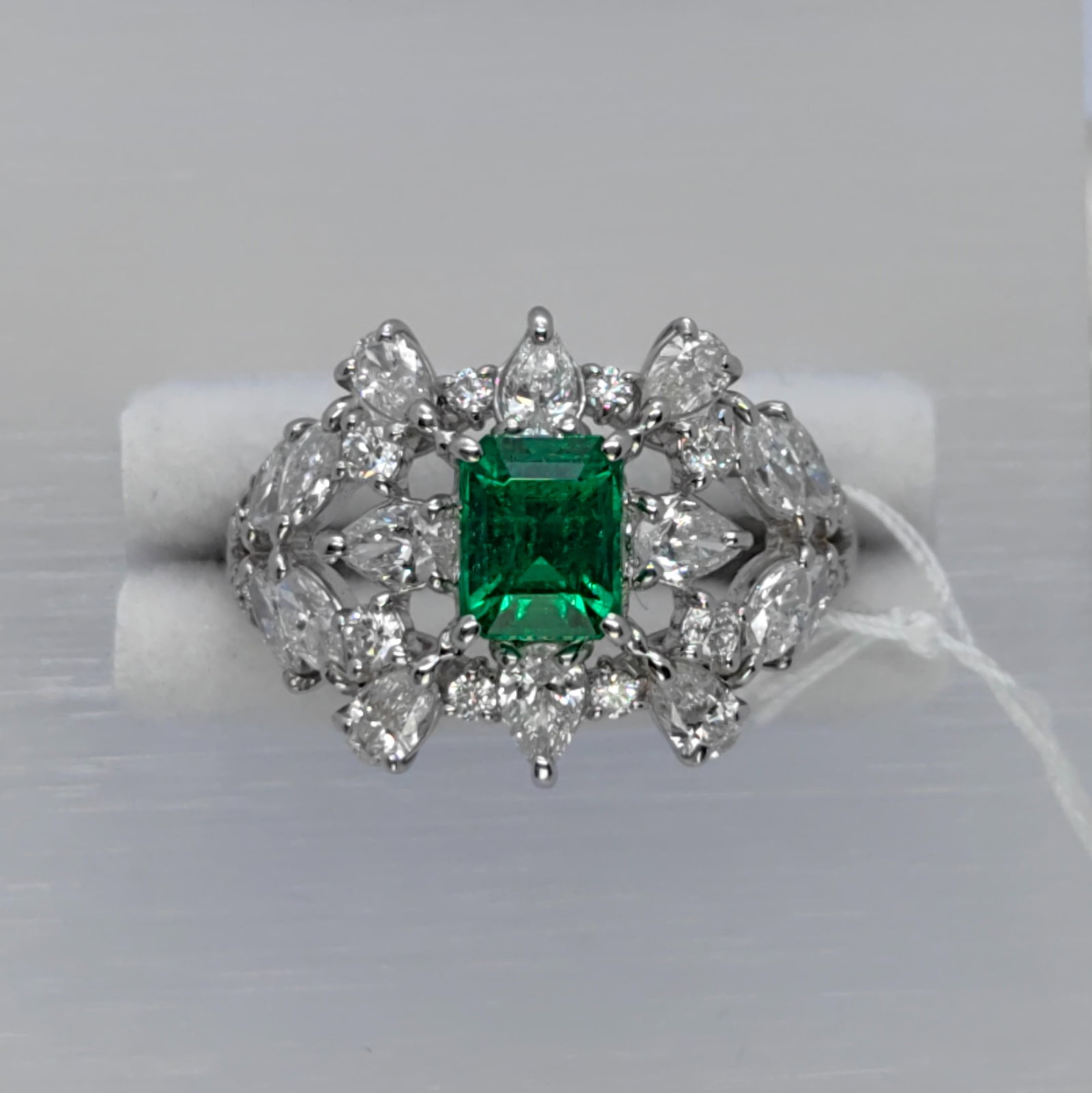 Pt900 Colombia Muzo Minor Emerald Diamond Ring: Type: Ring Metal:Platinum Emerald :1.02ct Diamond:1.71ct Size:7(US) Signed By: N/A Additional Information: GRS