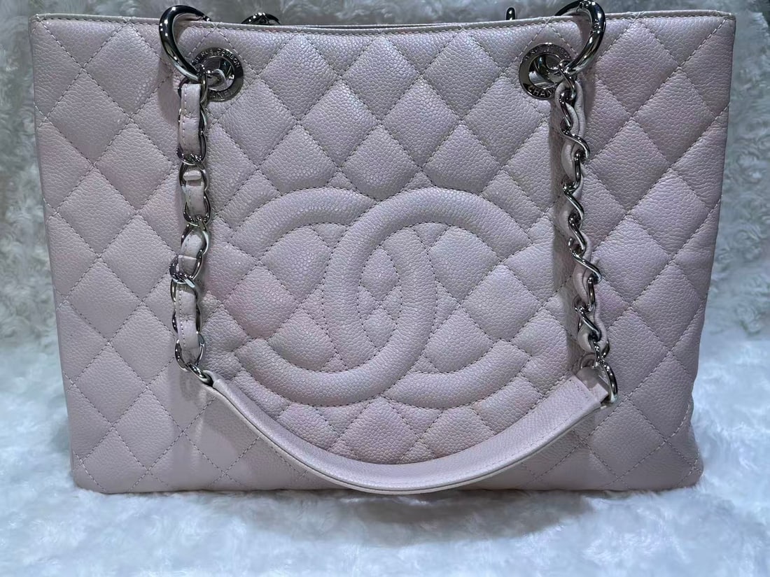 CHANEL Grand Shopping Tote GST Bag: Item Name:Grand Shopping Tote GST Bag Brand:CHANEL Model No.: 18763050 Sizs:33cm*14cm*14cm Color:Cherry Blossom Pink Material:Caviar Leather Accessories: N/A
