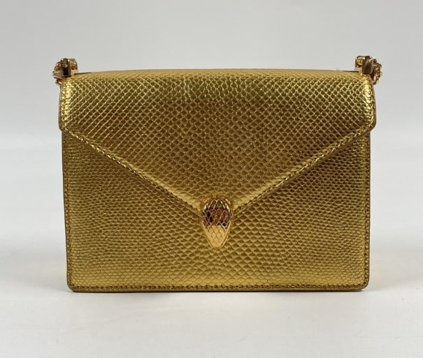 BVLGARI BULAGRI Selvante Shoulder Bag Serpenti Shoulder Bag Golden: Brand:BVLGARI Material:Leather Model No.:N/A Sizs: 19*14*6cm Accessories:Rain Coat
