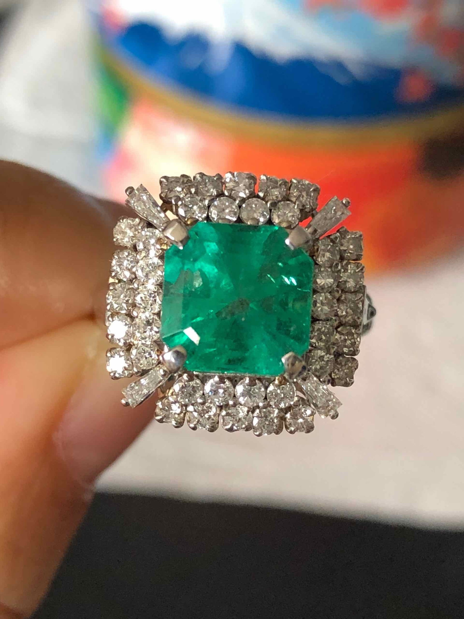 PT900 EMERALD RING: Type:RING Diamond:0.73ct EMERALD:3.39ct Metal:18K Size:6(US) Accessories:N/A