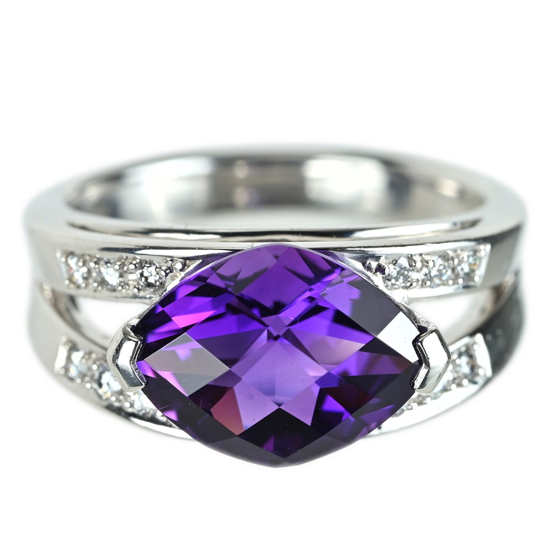 TASAKI K18 Amethyst Diamond Ring: Brand:TASAKI Model No.:N/A Diamond:0.11ct Sizs:6(US) Material:K18 Accessories:N/A