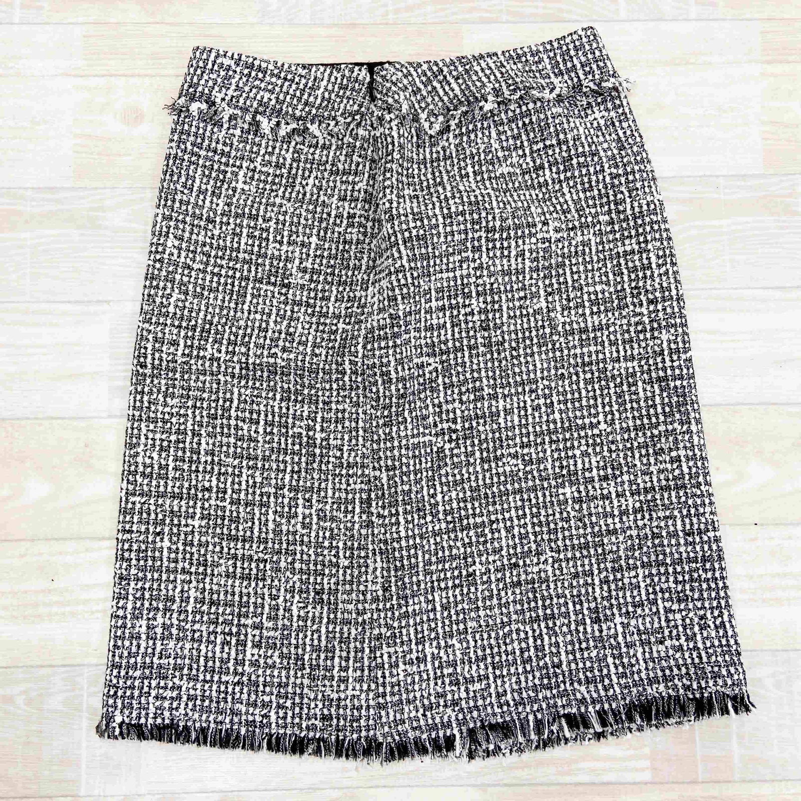 LANVIN SKIRT TWEED WHITE X BLACK: Type:SKIRT Item Name:LANVIN SKIRT TWEED WHITE X BLACK Brand:LANVIN COLOR:WHITE X BLACK Size:#40 Accessories:TAG