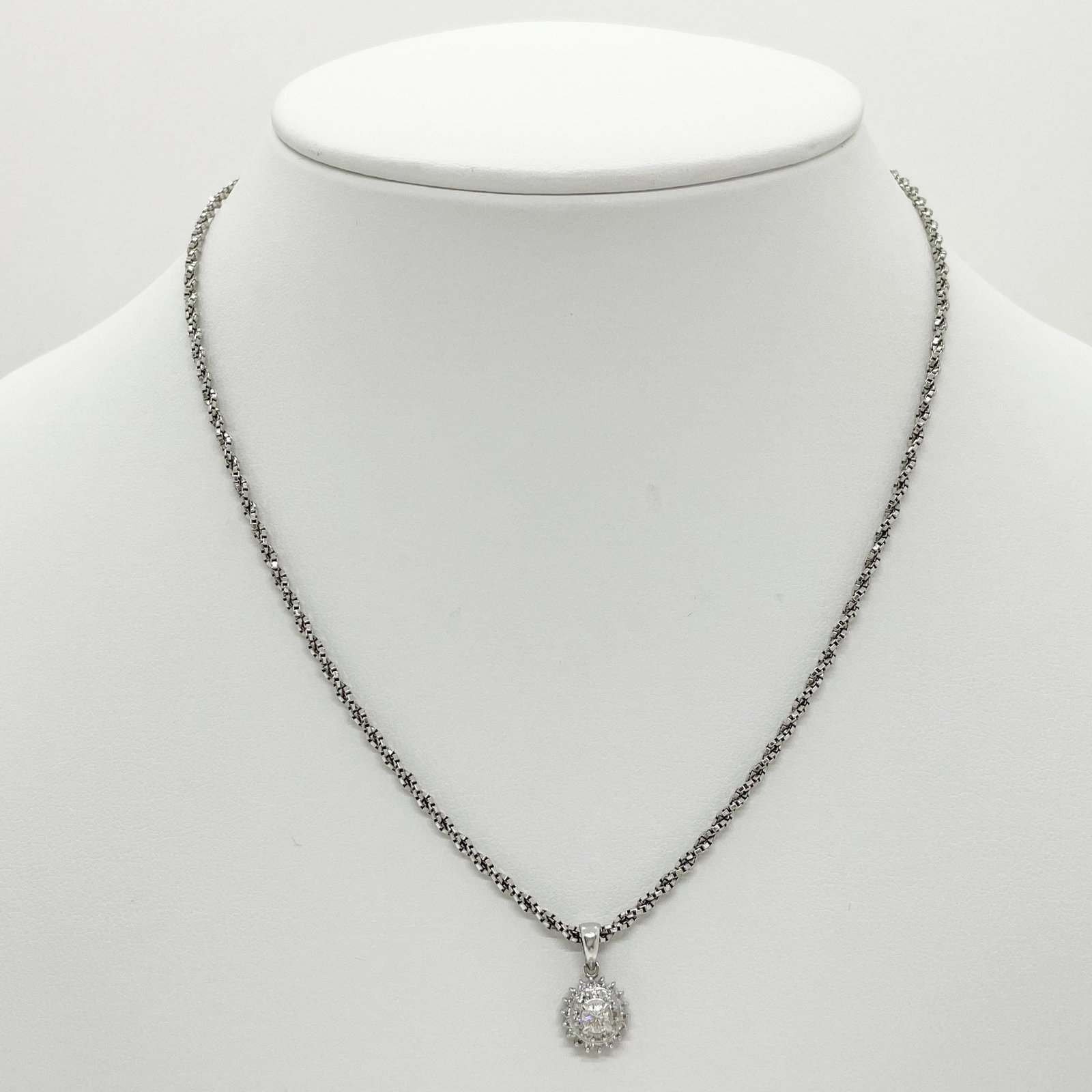 Pt900/Pt850 Diamond Necklace: Type: Necklace Metal:Platinum Diamond:0.30ct Size:40cm Signed By: N/A