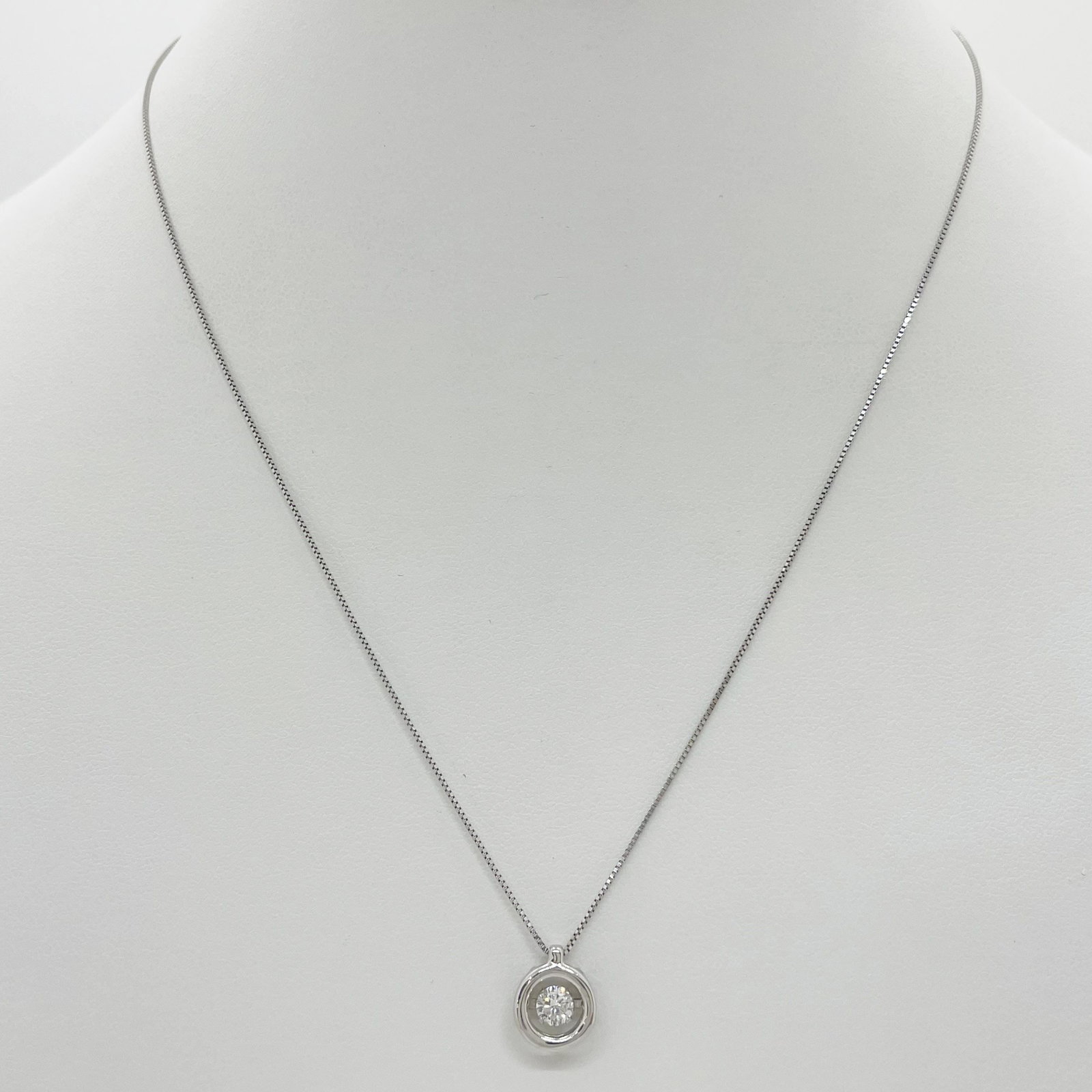 K18 Dancing Diamond Necklace: Type: Necklace Metal:K18 White Gold Diamond:0.301ct Size:41cm Signed By: N/A