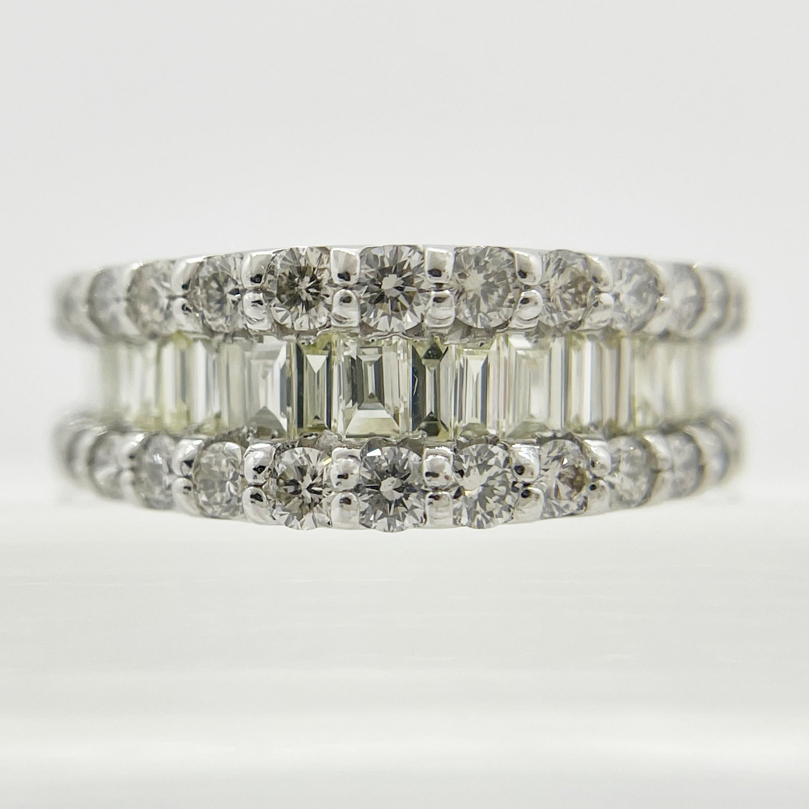 Pt900 Diamond Ring: Type: Ring Diamond:1.00ct Metal:Platinum Size:3.5(US) Accessories:UGL CERT
