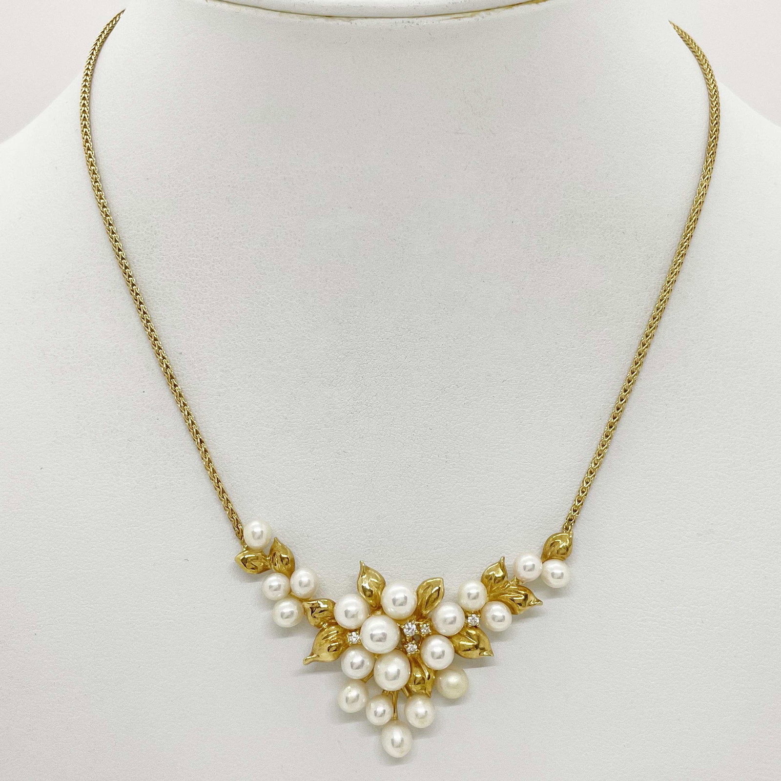 K18 Pearl Diamond Necklace: Type: Necklace Metal:K18 Yellow Gold Diamond:0.10ct Size:39cm Signed By: N/A