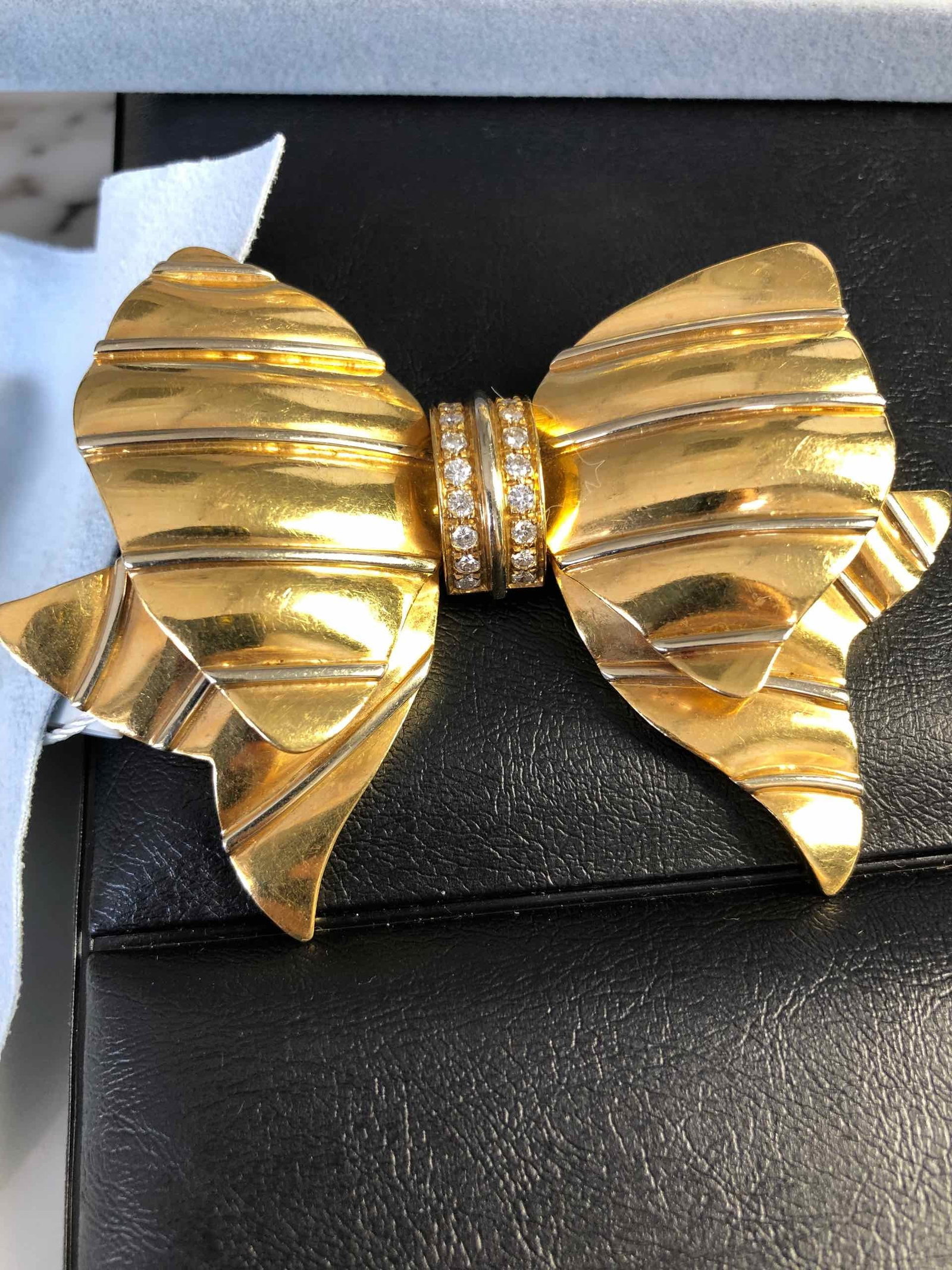 REPOSSI K18 Brooch - 2