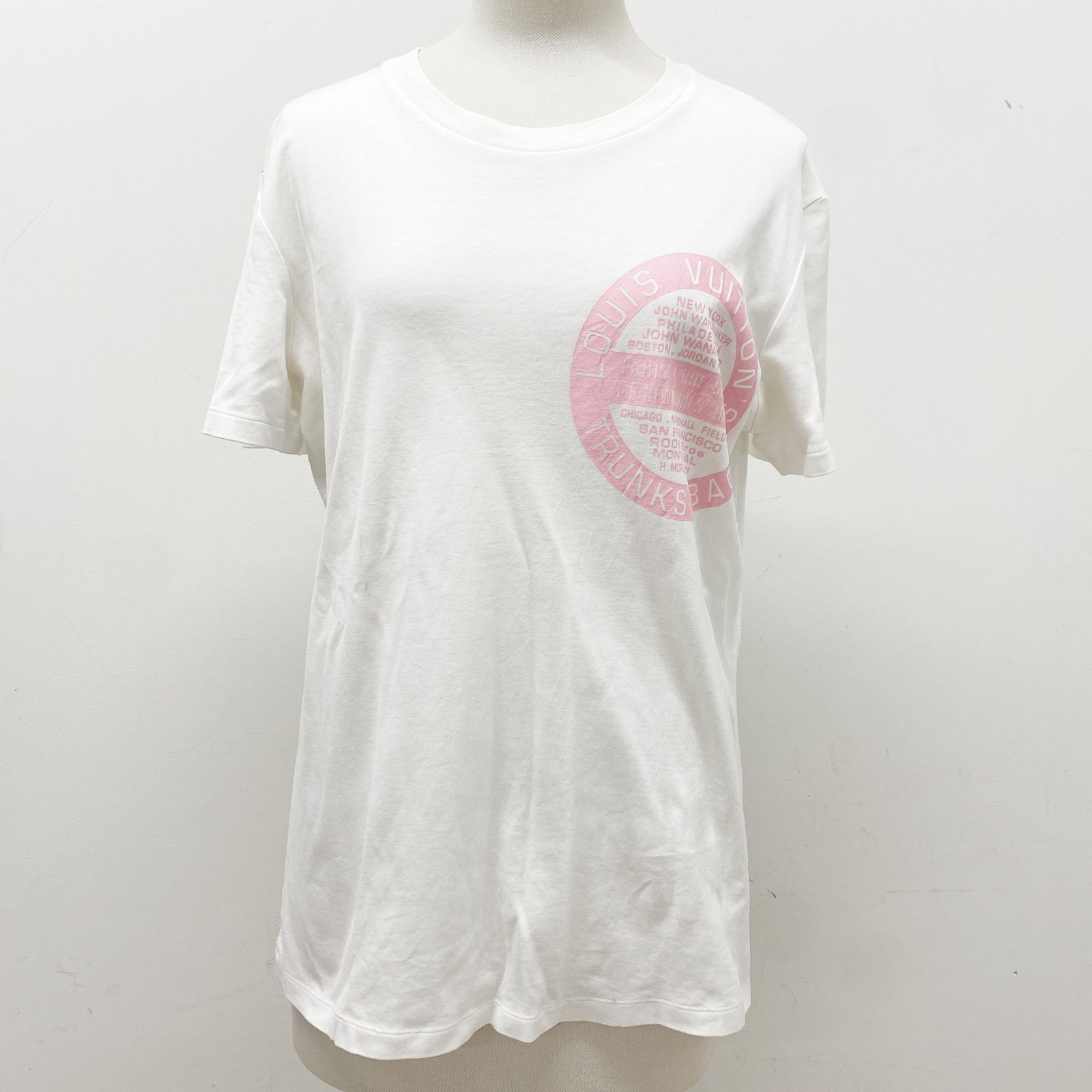 LOUIS VUITTON T-SHIRT: Item Name:LOUIS VUITTON T-SHIRT Brand:LOUIS VUITTON Size:N/A Signed By:LOUIS VUITTON Accessories:N/A