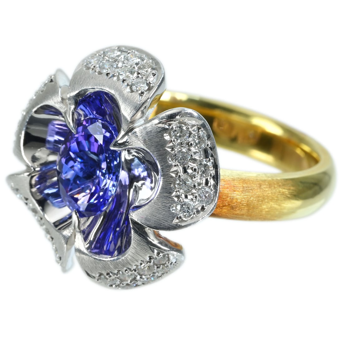 K18/PT900 TANZANITE RING (1 of 4)