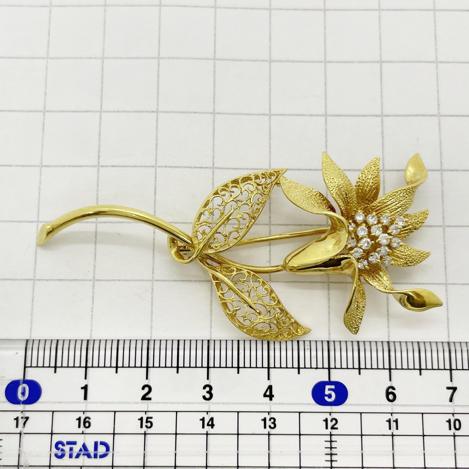 K18 Diamond Brooch - 2