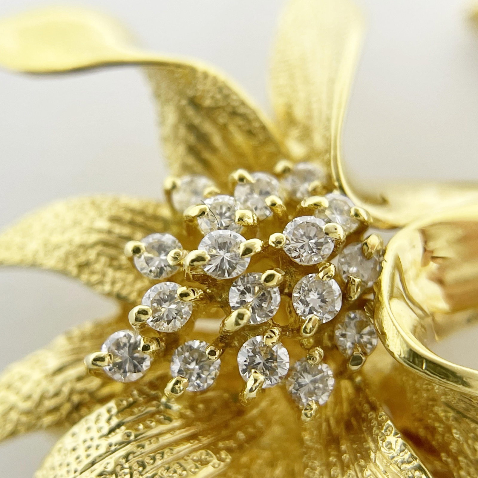 K18 Diamond Brooch - 4