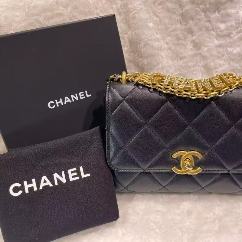 CHANEL 22S Lambskin Quilted Mini CC Crystal Logo Chain Flap Bag: Item Name:Chanel 22S Lambskin Quilted Mini CC Crystal Logo Chain Flap Bag Brand: CHANEL Model No.:GX9CJ425 Size:18cm*13cm*6cm Color:Black Material:Lambskin Accessories:Card/Dust Bag/Box