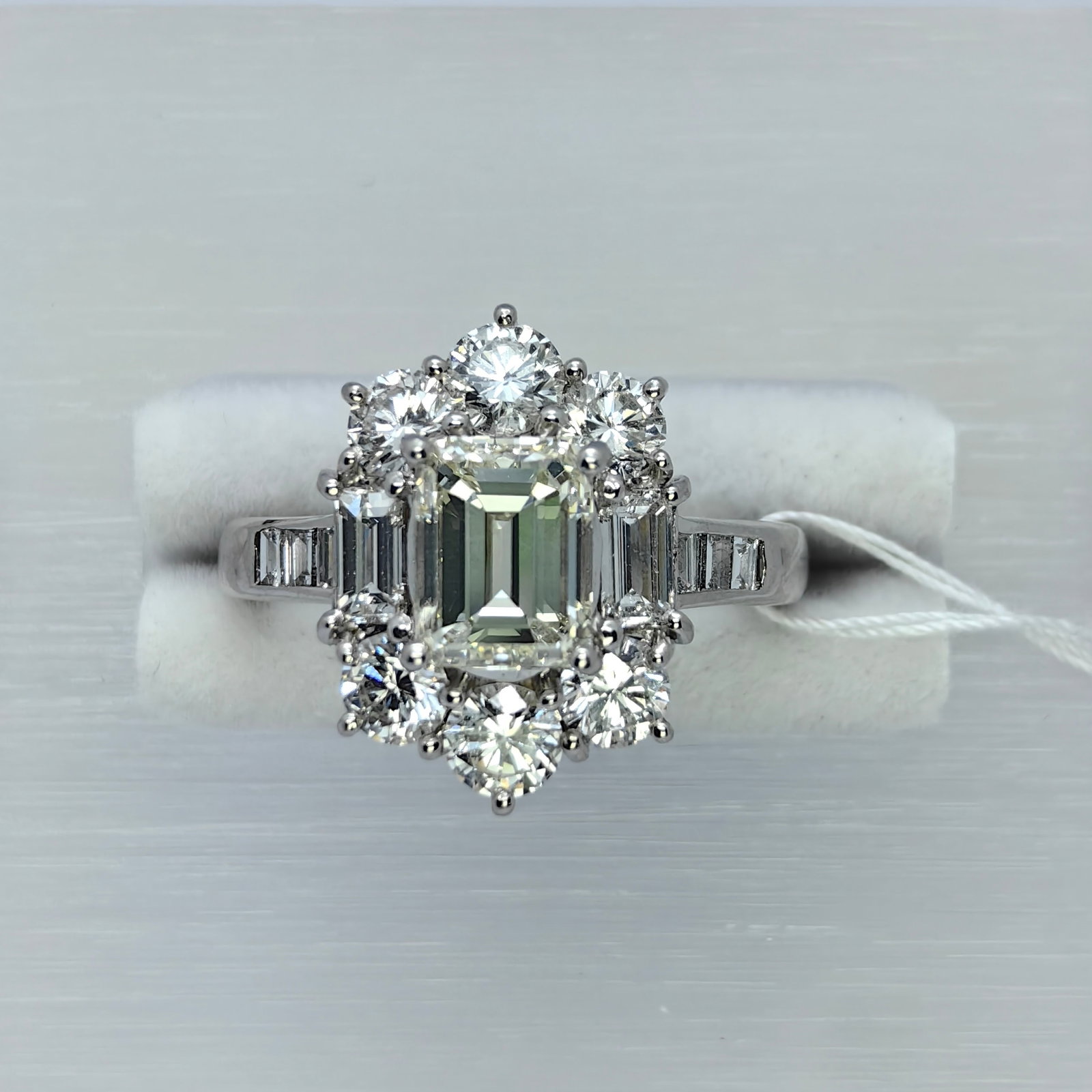 Pt900 Diamond Ring (1 of 3)