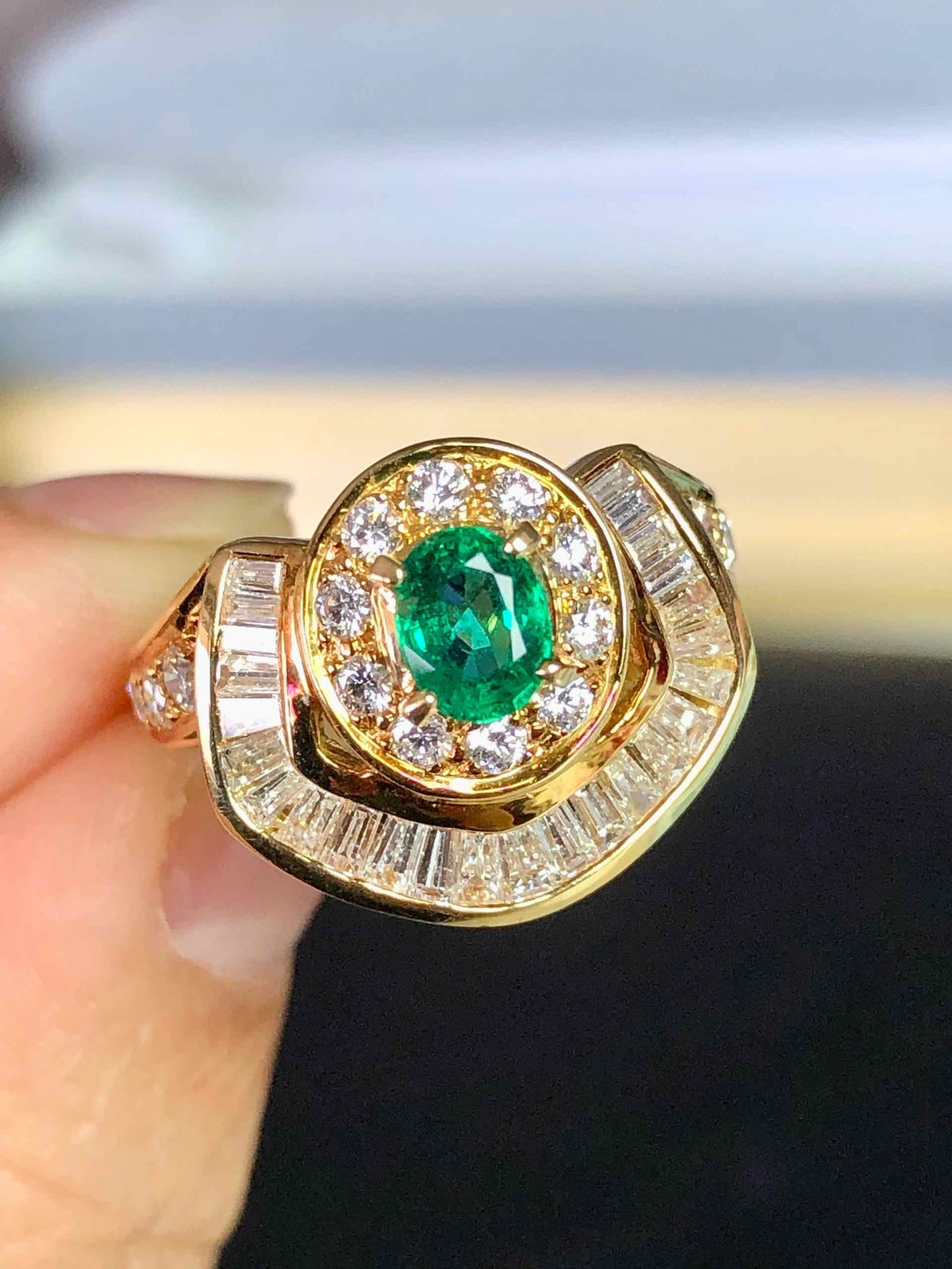K18 EMERALD RING - 2