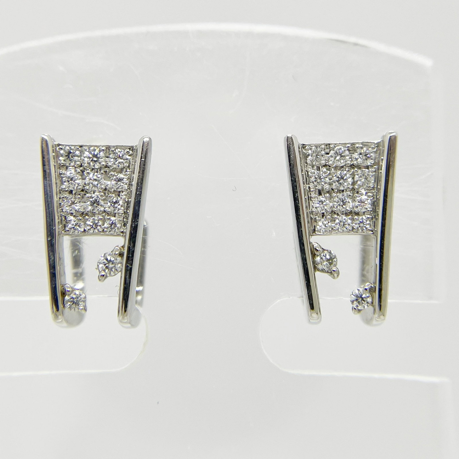 HOSHI no SUNA PT900 DIAMOND EARRING: Type:EARRING Item Name:HOSHI no SUNA PT900 DIAMOND EARRING Brand:HOSHI no SUNA Metal:PT900 Accessories:BOX/CERT