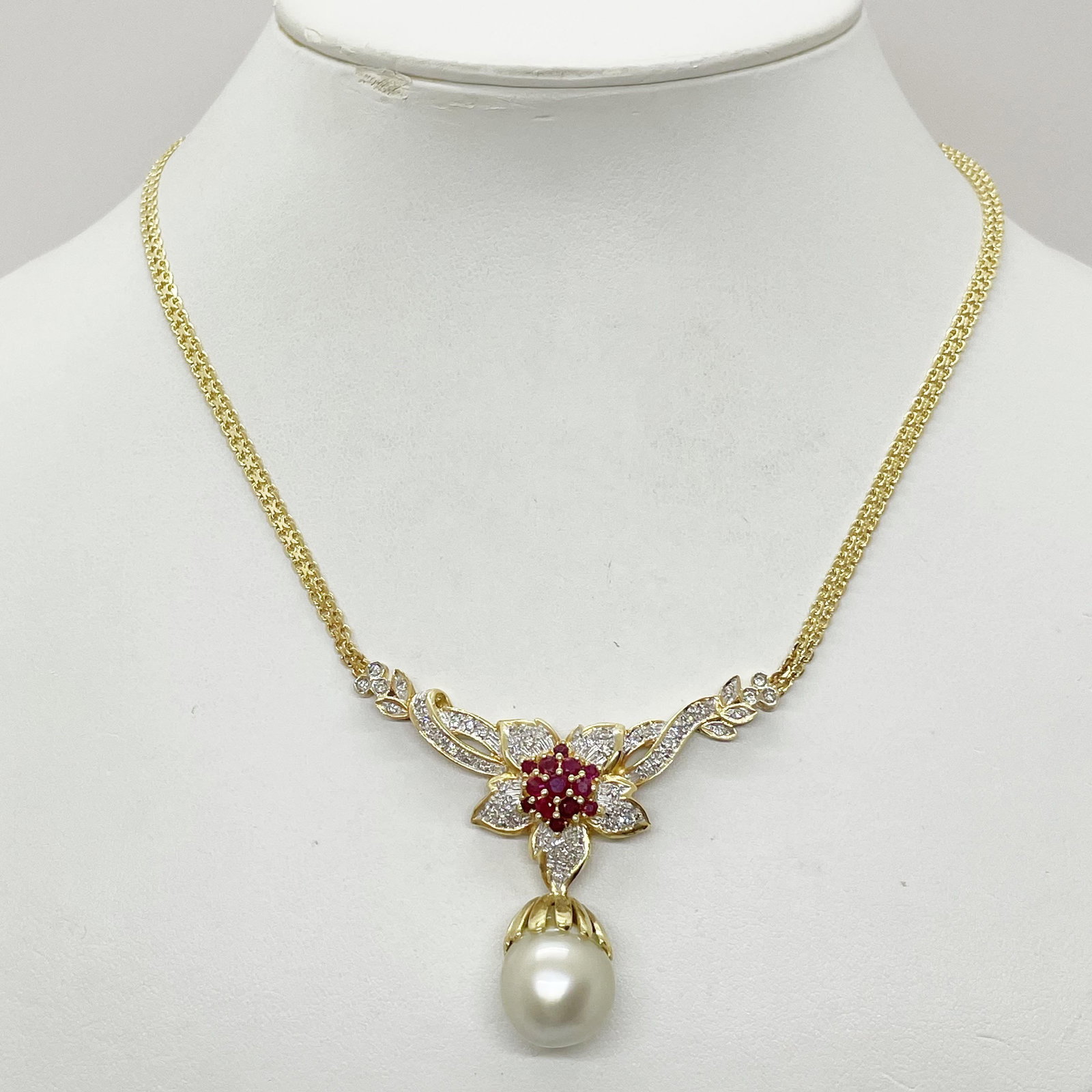 K18 14.1mm Pearl Ruby Diamond Necklace: Type: Necklace Metal:K18 Yellow Gold Ruby:1.03ct Diamond:0.65ct Size:42cm Signed By: N/A