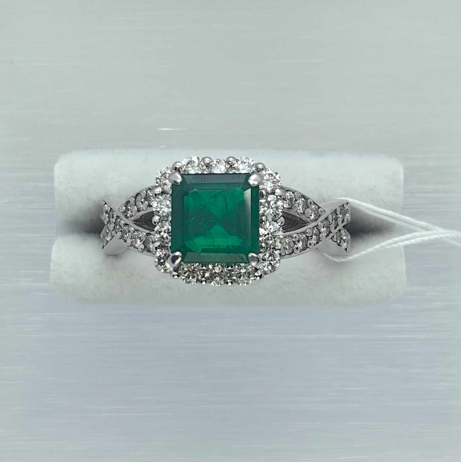 Pt900 Minor VVG Emerald Diamond Ring: Type: Ring Metal:Platinum Emerald:1.00ct Diamond:0.63ct Size:6.5(US) Signed By: N/A Additional Information: GRS