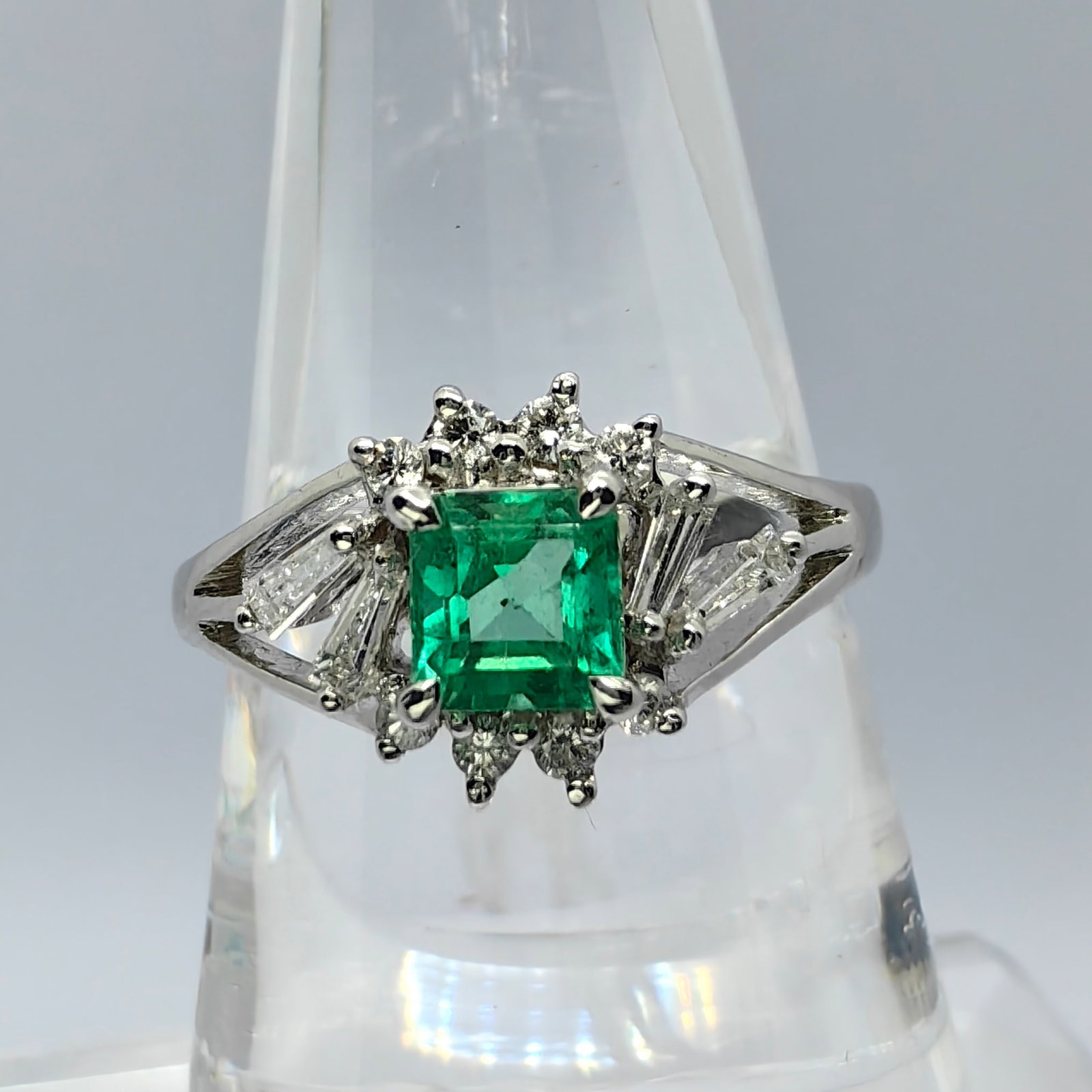 18K Emerald Diamond Ring: Type: Ring Metal:18K White Gold Emerald:0.80ct Diamond:0.40ct Size:7(US) Signed By: N/A
