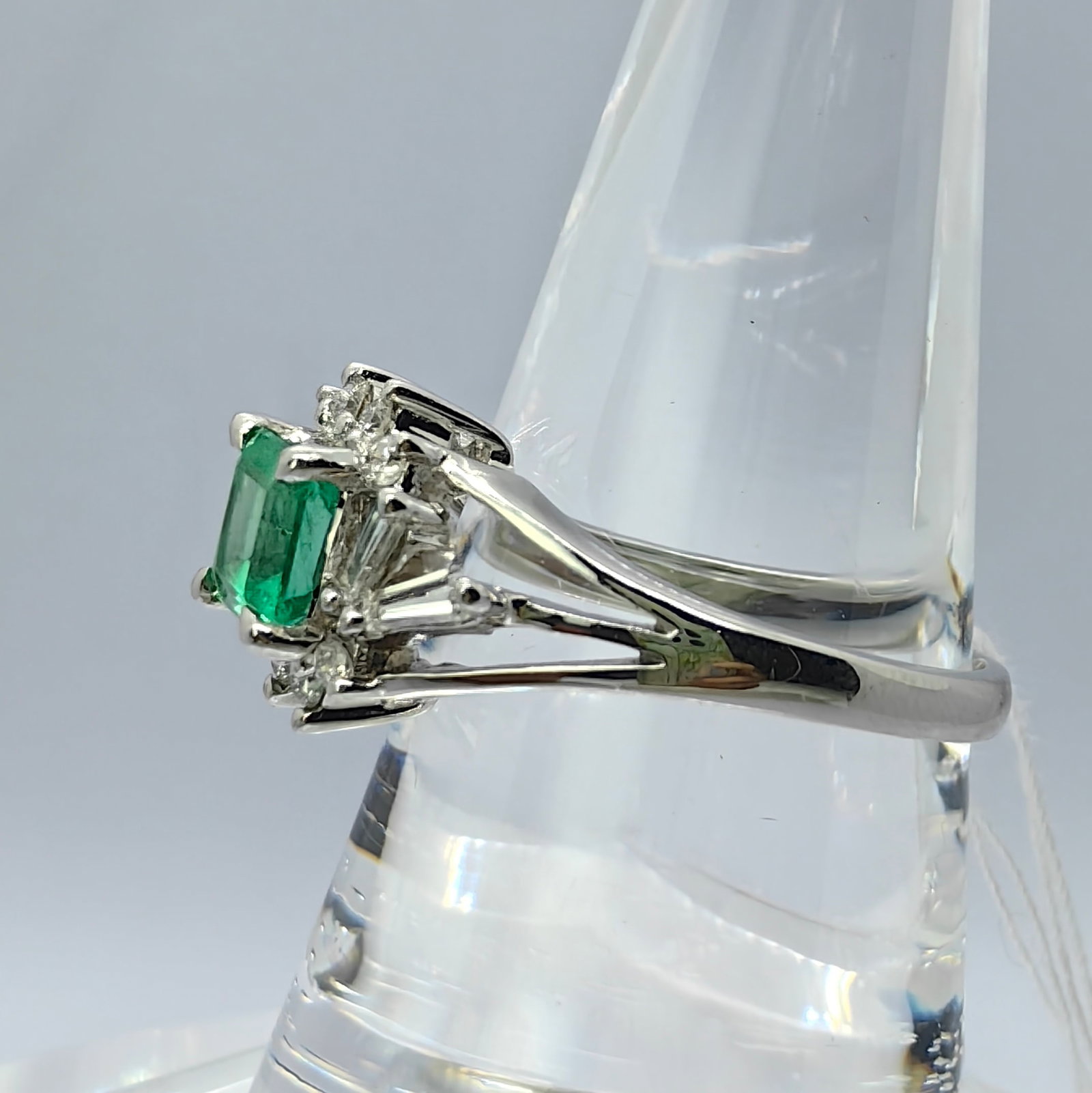 18K Emerald Diamond Ring - 2