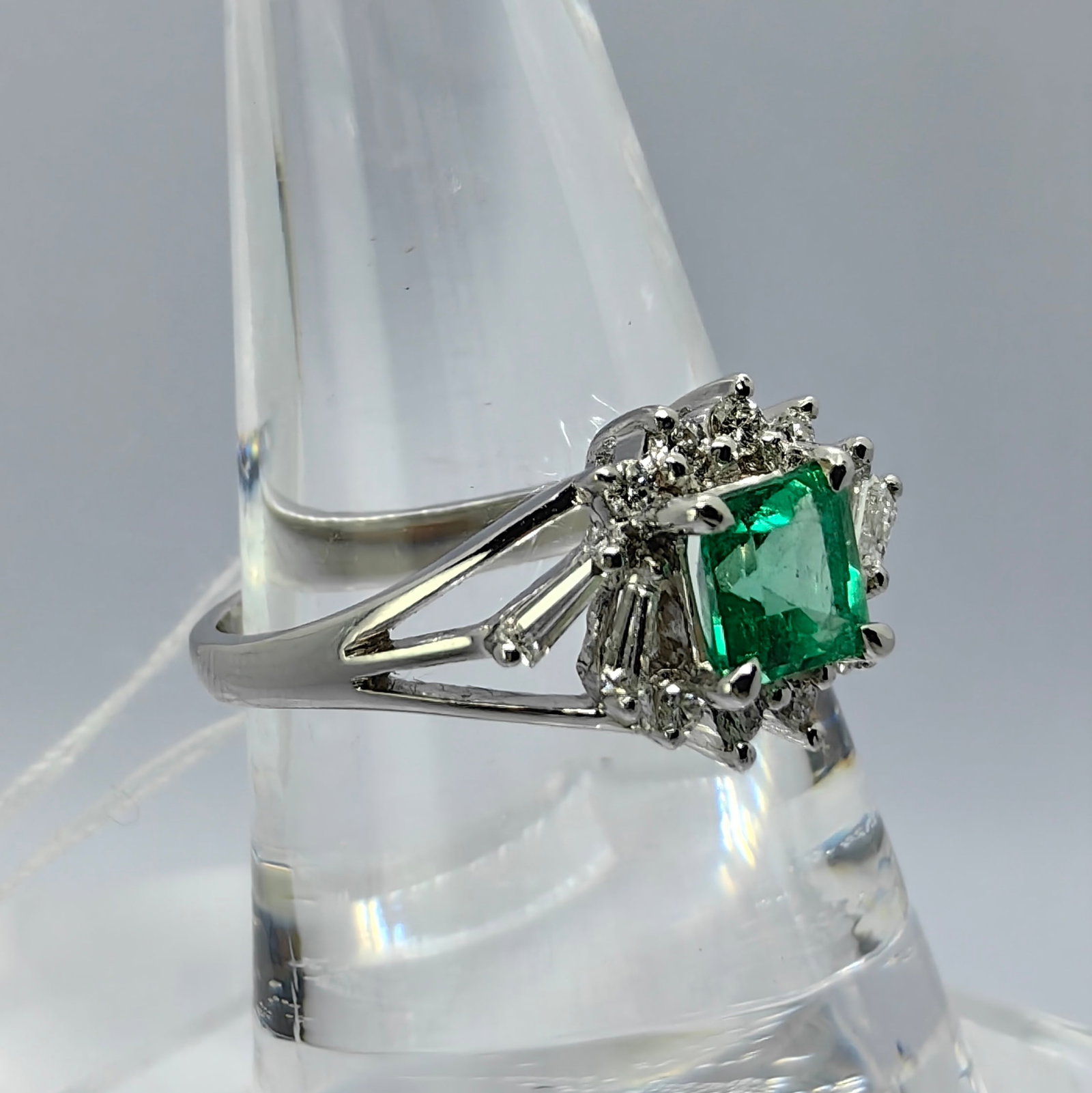 18K Emerald Diamond Ring - 3
