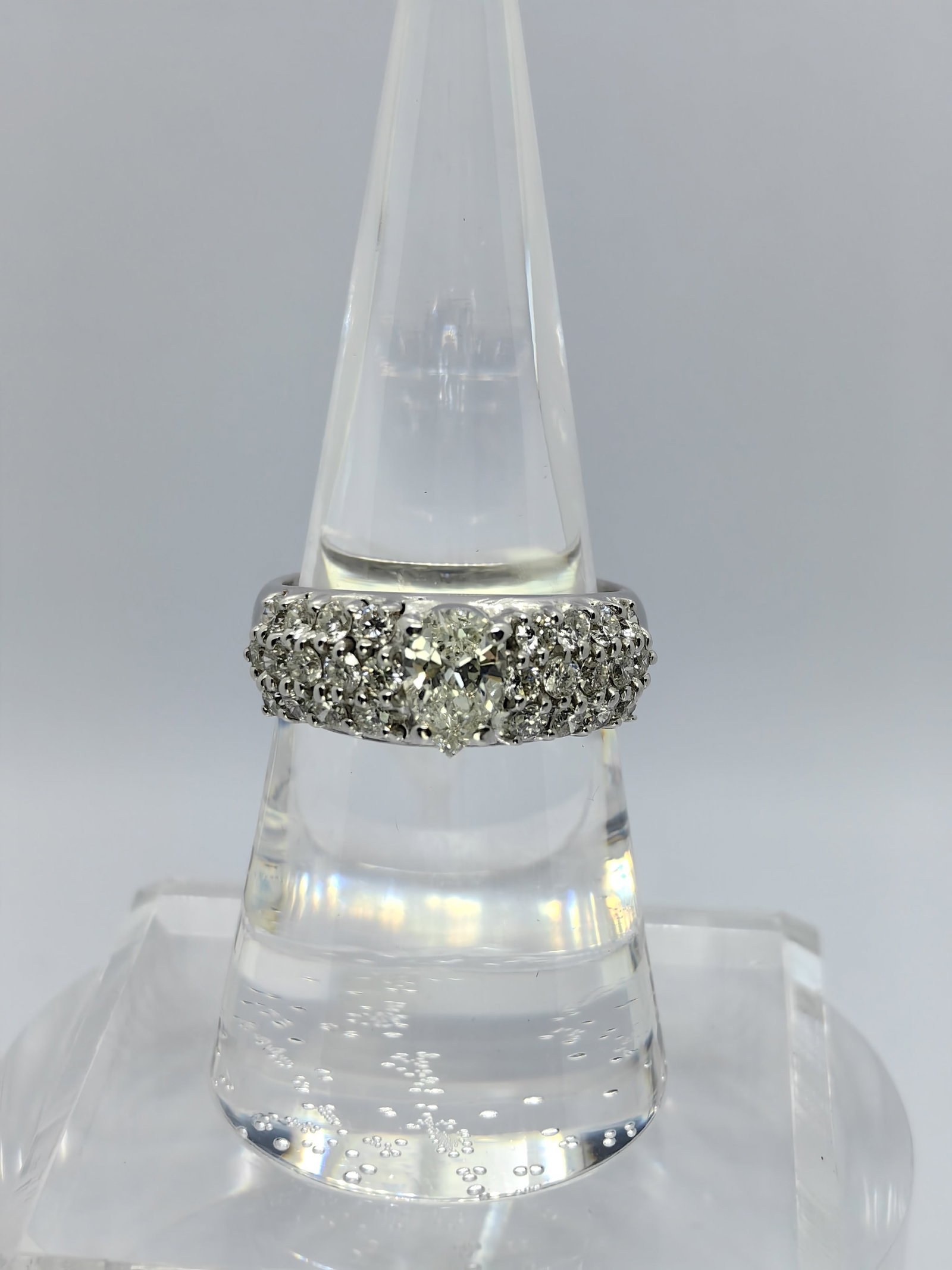 K18 Diamond Ring: Type: Ring Metal:18K White Gold Diamond:0.73ct Size:6(US) Signed By: N/A