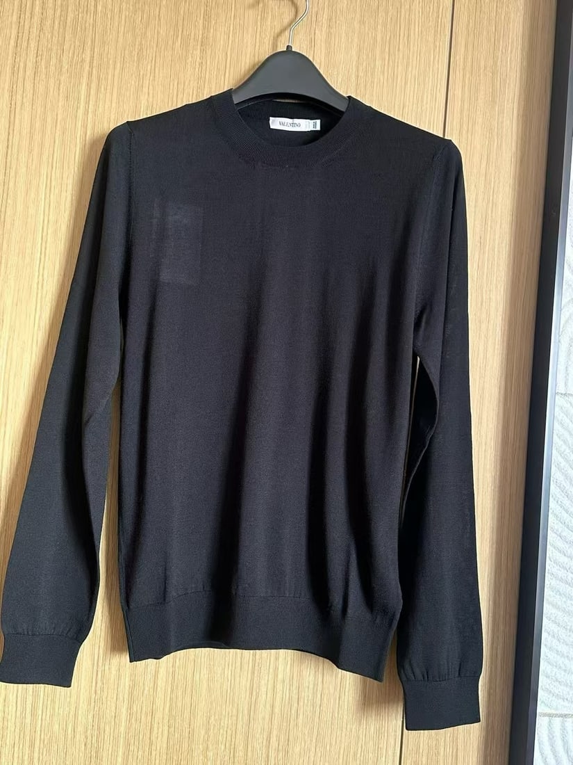 VALENTINO WOOL JUMPERS & CARDIGANS: Item Name:VALENTINO WOOL JUMPERS & CARDIGANS Brand:VALENTINO Material:WOOL Size:M Signed By:VALENTINO Accessories:WITH TAG