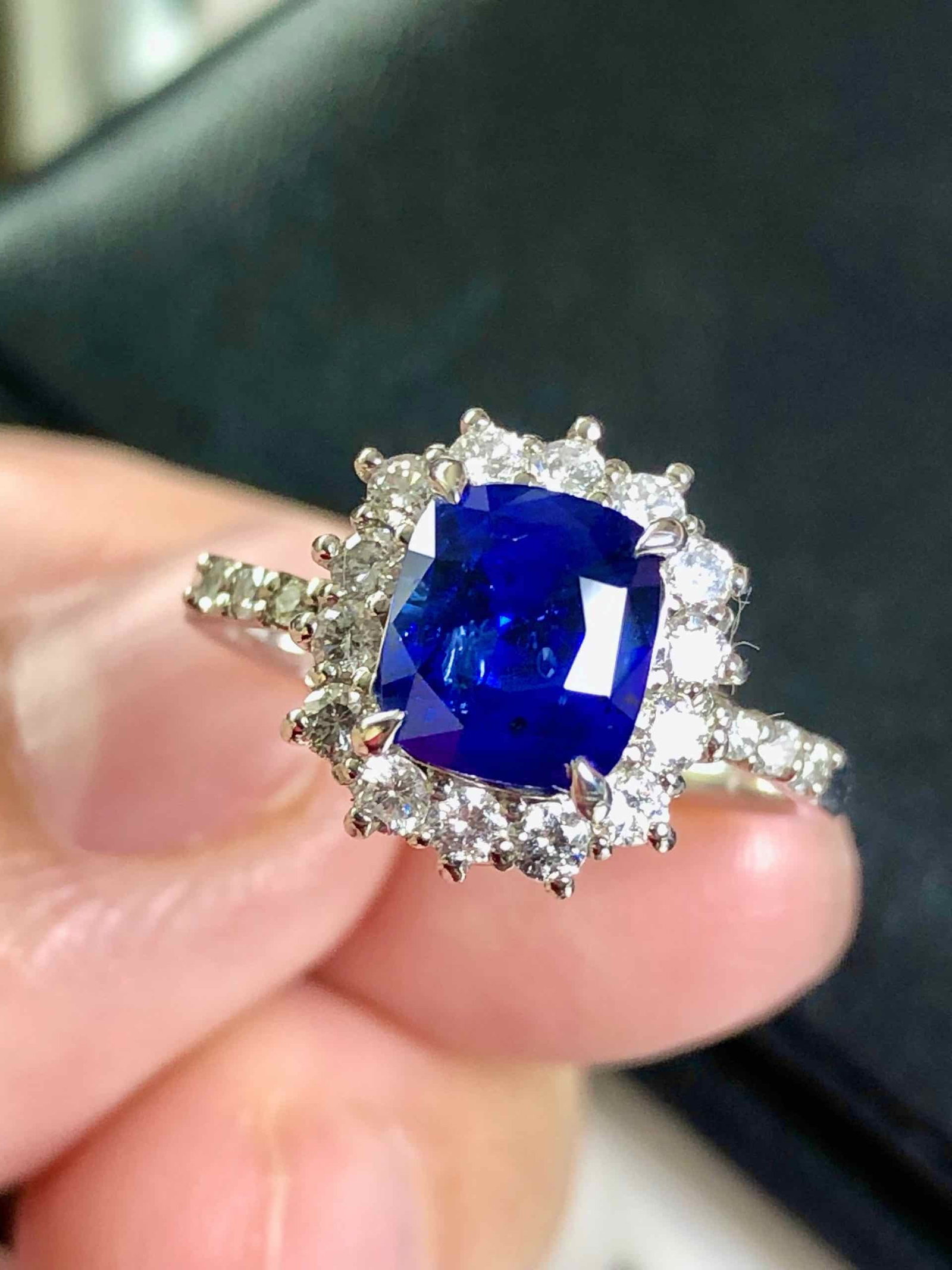 RING PT900 RING SAPPHIRE: Type:RING Diamond:0.56ct SAPPHIRE:2.28ct Metal:PT900 Size:6.25(US) Accessories:Ribao Association