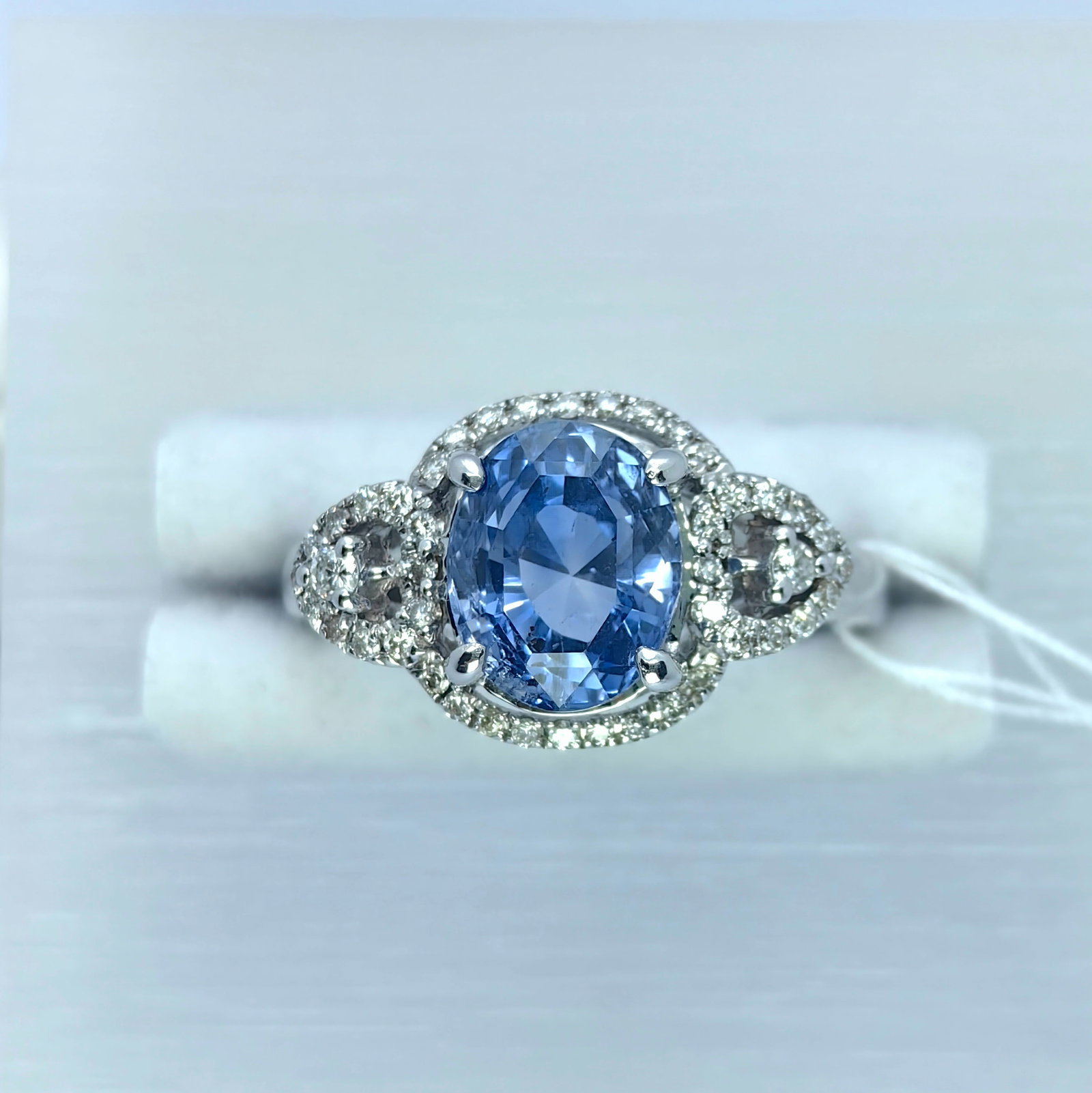 K18 Sapphire Diamond Ring: Type: Ring Metal:K18 White Gold Sapphire:4.02ct Diamond:0.23ct Size:7.5(US) Signed By: N/A