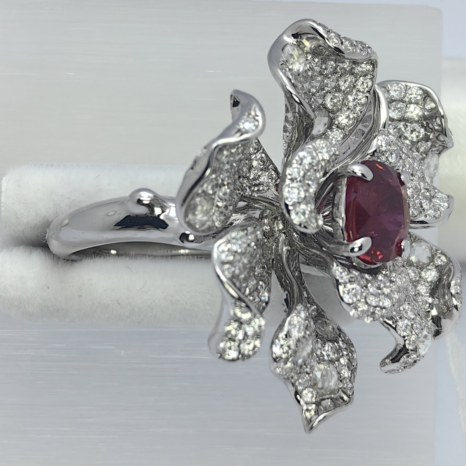 K18 Madagascar Pigeon Ruby Diamond Ring - 3