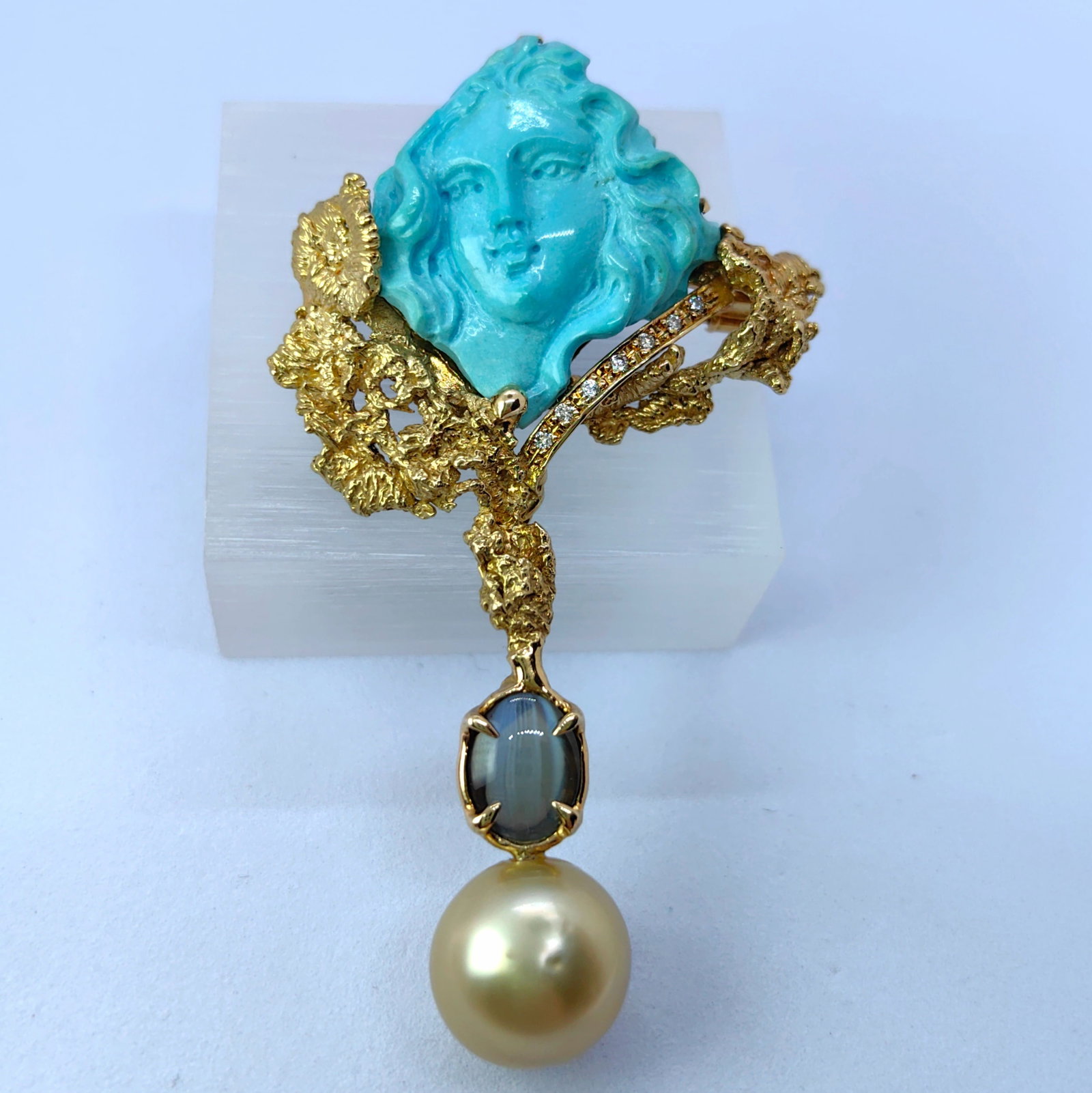 K18 Turquoise with Cat Eye Pearl Diamond Brooch: Type: Brooch Metal:K18 Yellow Gold Cat Eye:1.5ct Diamond:0.28ct Size:N/A Signed By: N/A