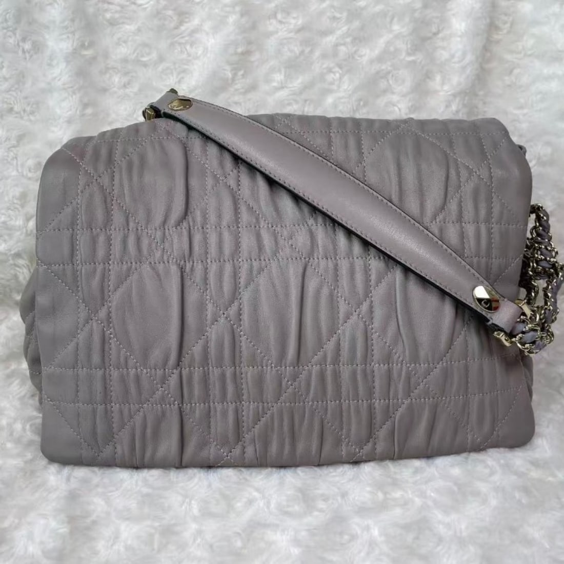 CHRISTIAN DIOR Beige Cannage Quilted Large Flap Shoulder Bag: Item Name:Dior Beige Cannage Quilted Large Flap Shoulder Bag Brand:CHRISTIAN DIOR Model No.: 09-B0-0121 Sizs:29cm*20cm*12cm Color: Beige Material:Lambskin Strap drop length: 21cm Accessories:N/A