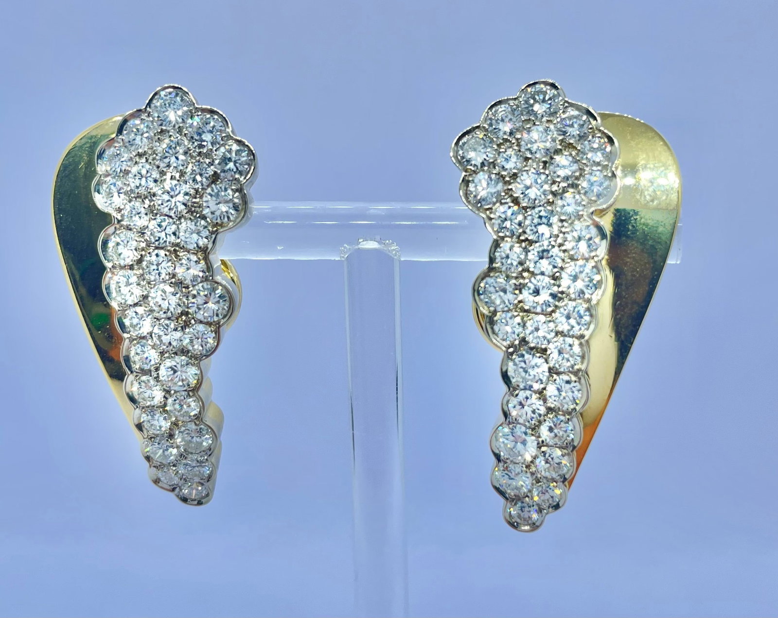 SCAVIA K18 Diamond Earring: Type: Earring Metal:18K Size:N/A Signed By:SCAVIA