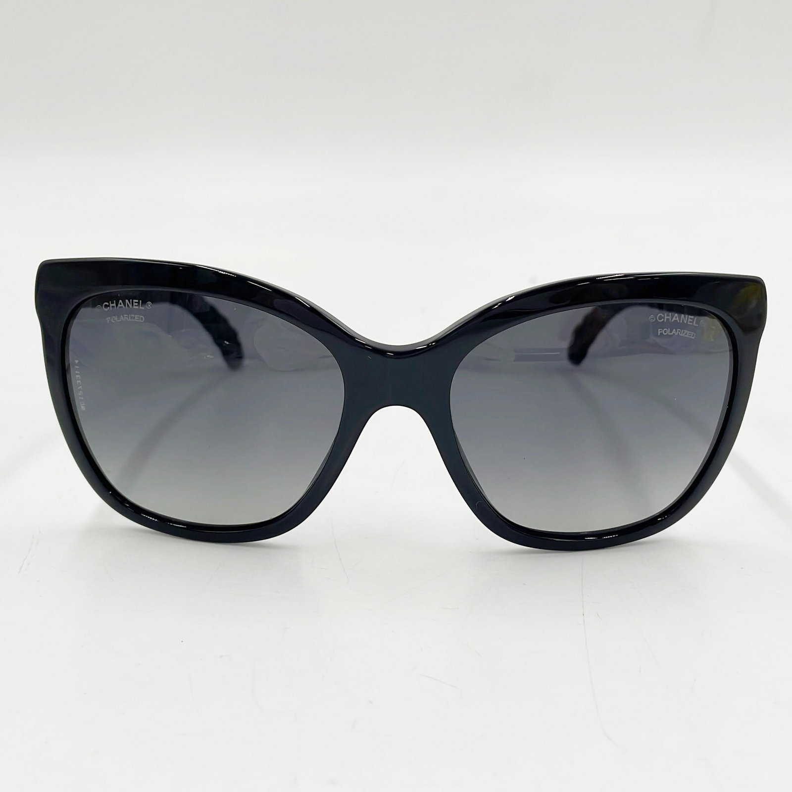 CHANEL Sunglasses Q Matelasse Leather Black: Item Name:CHANEL Sunglasses Q Matelasse Leather Black Brand:Chanel Model No.:5288-Q c.501/S8 57 18 140 3P Sizs:N/A Material:PVC Accessories:Dust Bag