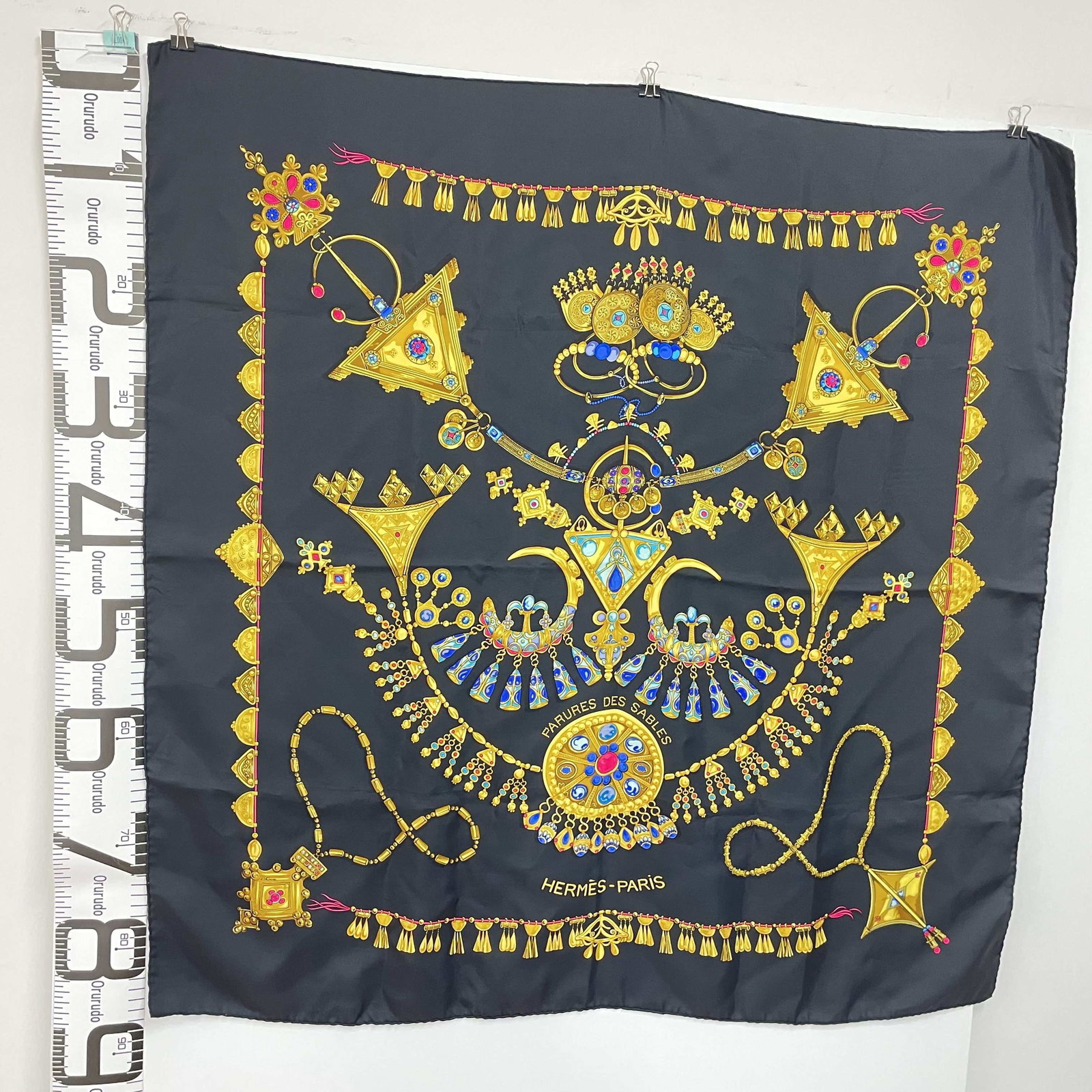 HERMES muffler Kare90 Silk Black x Yellow: Item Name:HERMES muffler Kare90 Silk Black x Yellow Brand:Hermes Model No.:N/A Sizs:88cm*88cm Accessories:N/A
