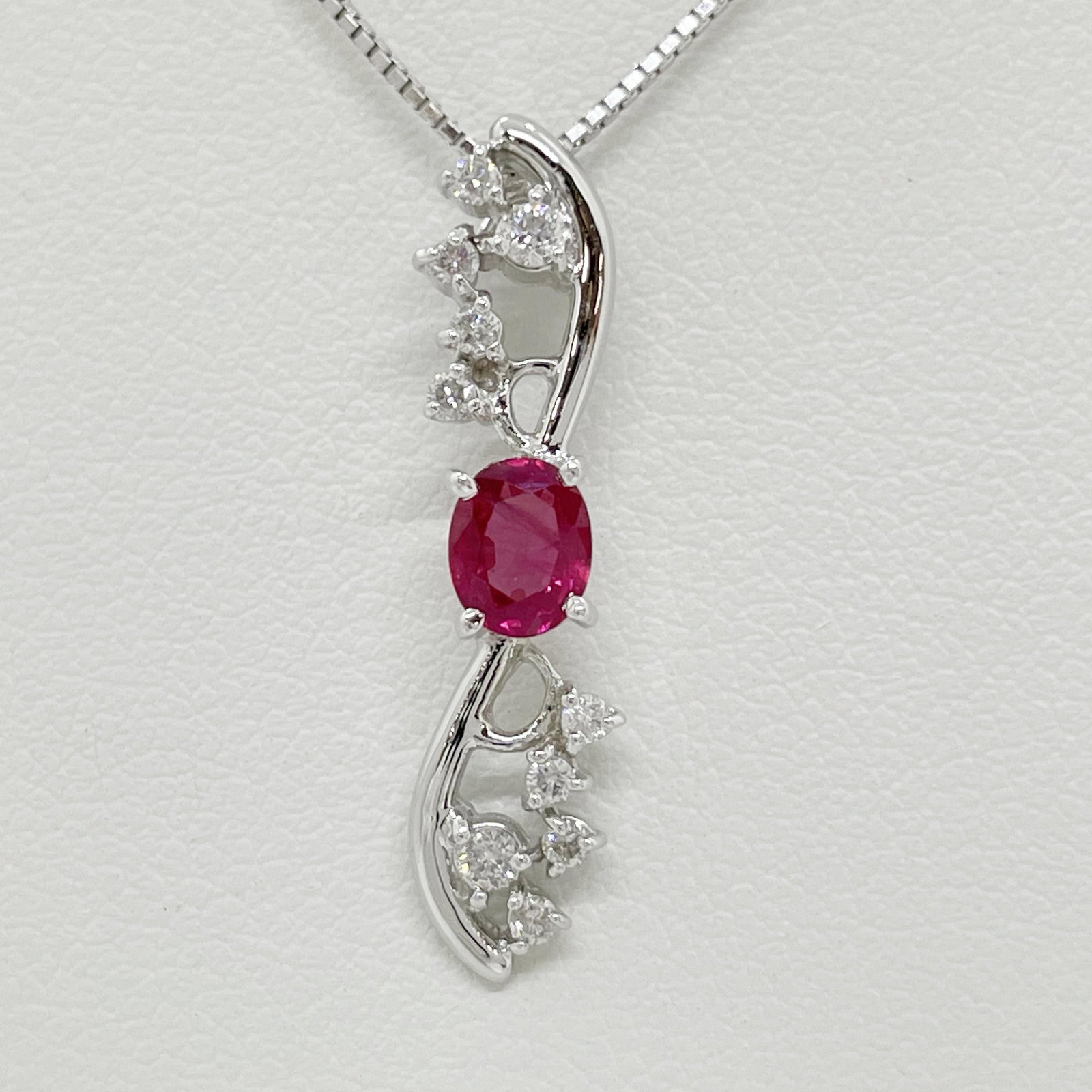 K18 Ruby Diamond Necklace: Type: Necklace Metal:K18 White Gold Ruby:0.38ct Diamond:0.15ct Size:48cm Signed By: N/A